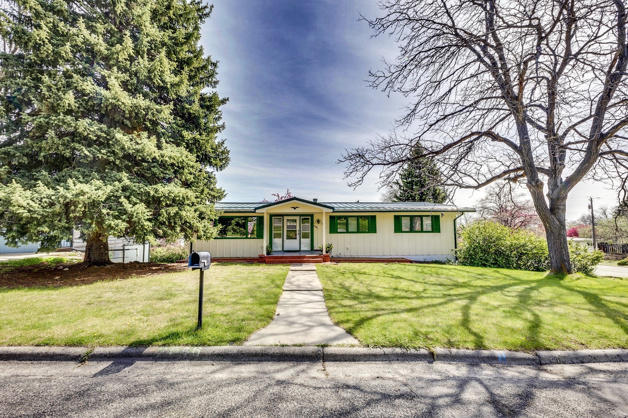 2046 Fairway Drive Property Photo 1