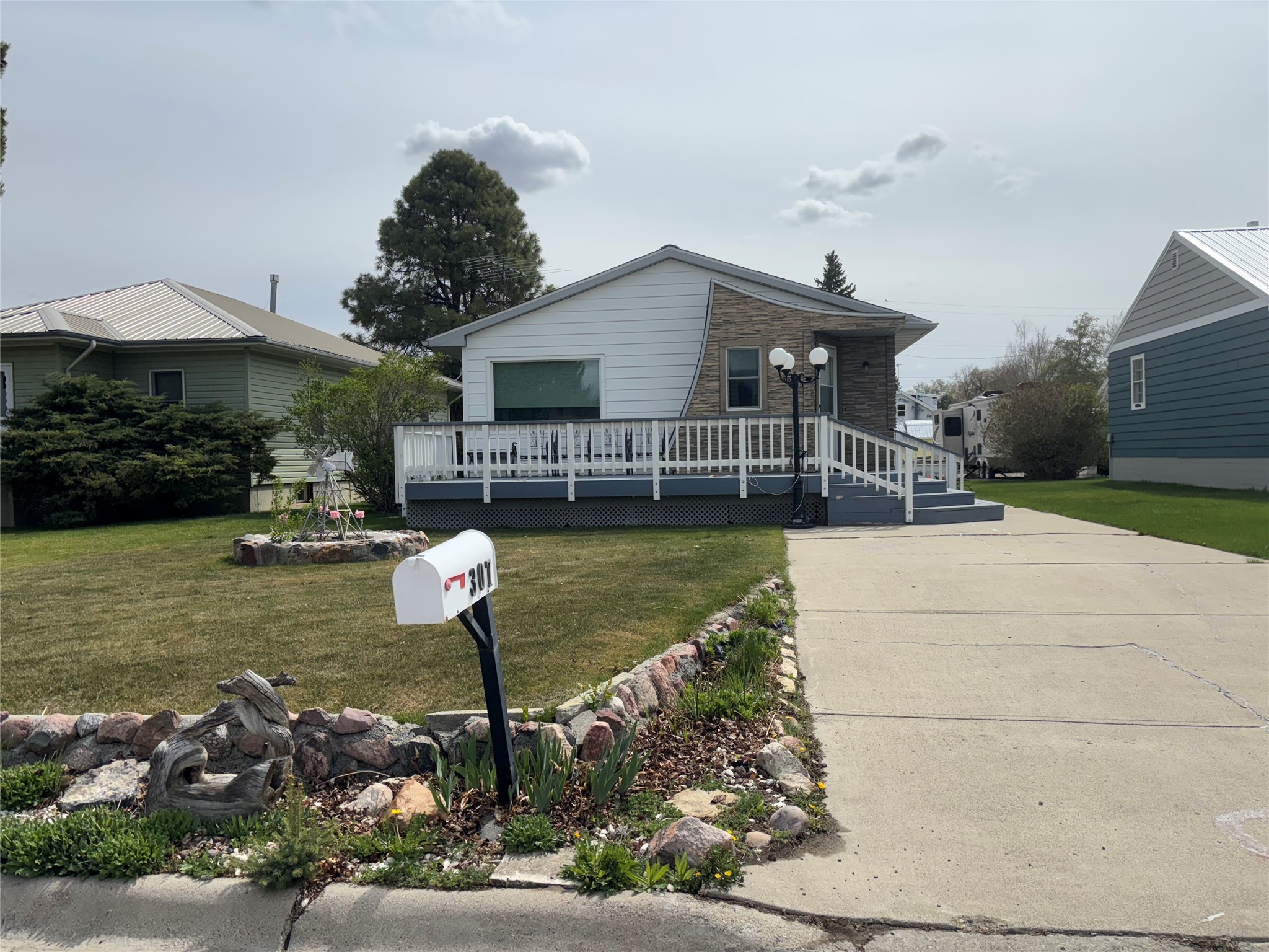 307 S Iowa Street Property Photo