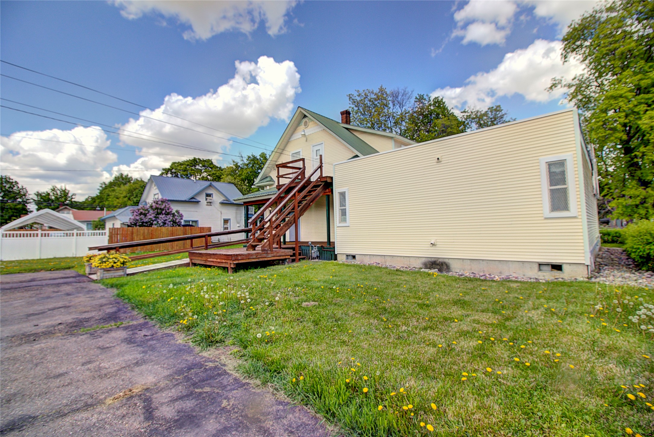 280 2nd Avenue East North Property Photo 5