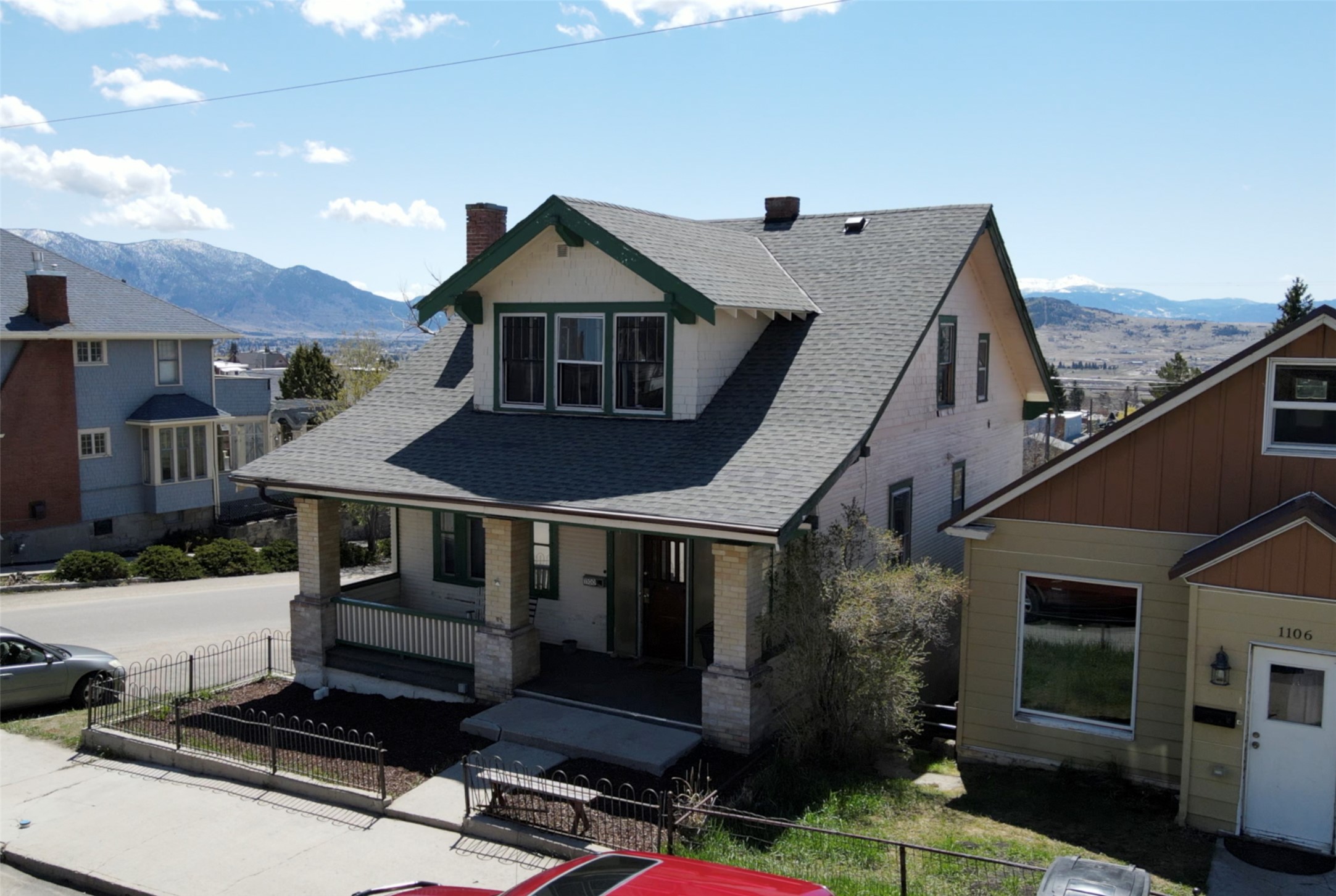 1100 & 1100 1/2 Caledonia Street Property Photo 1