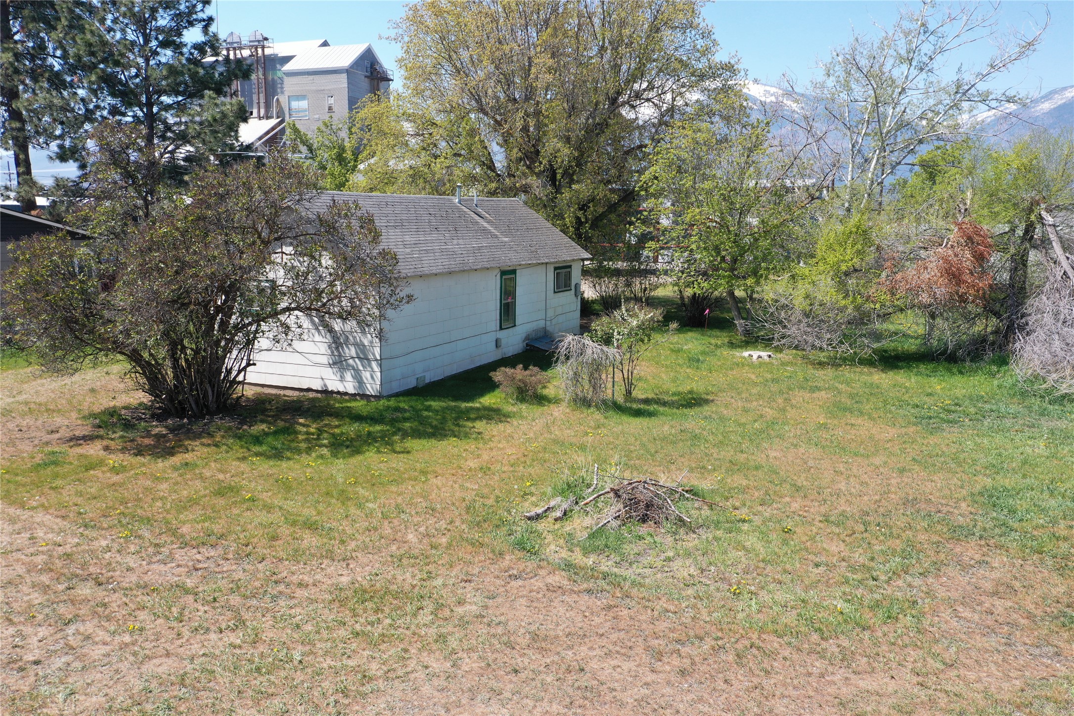 211, 122, 124, 126 Flower Street Property Photo 5