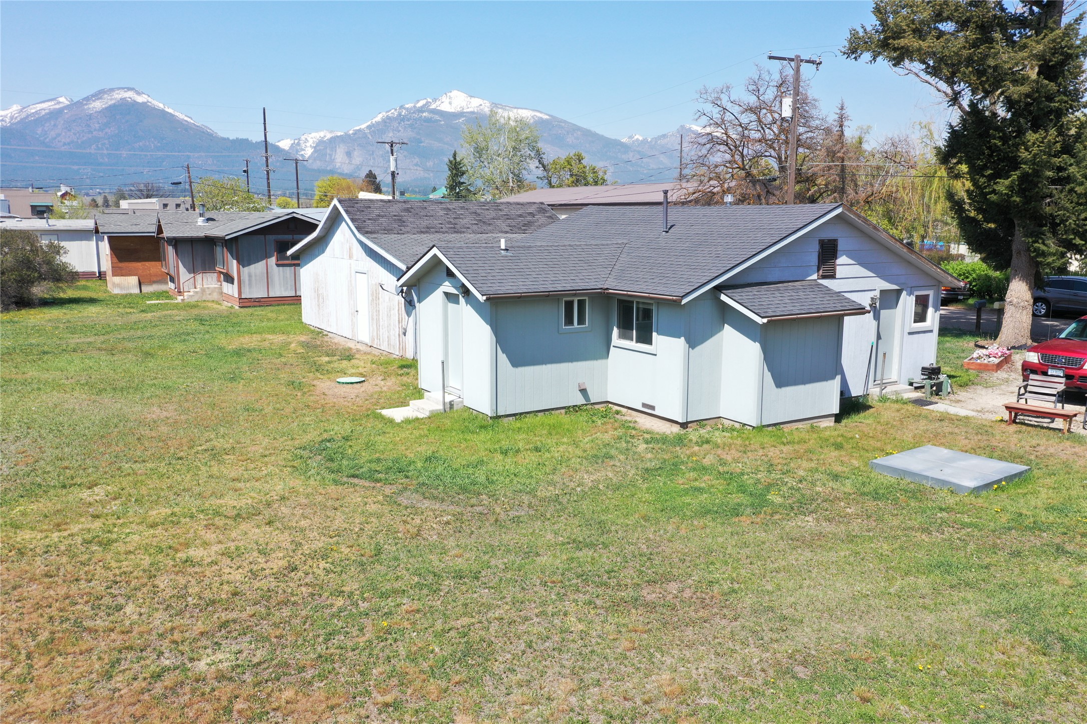 211, 122, 124, 126 Flower Street Property Photo 6
