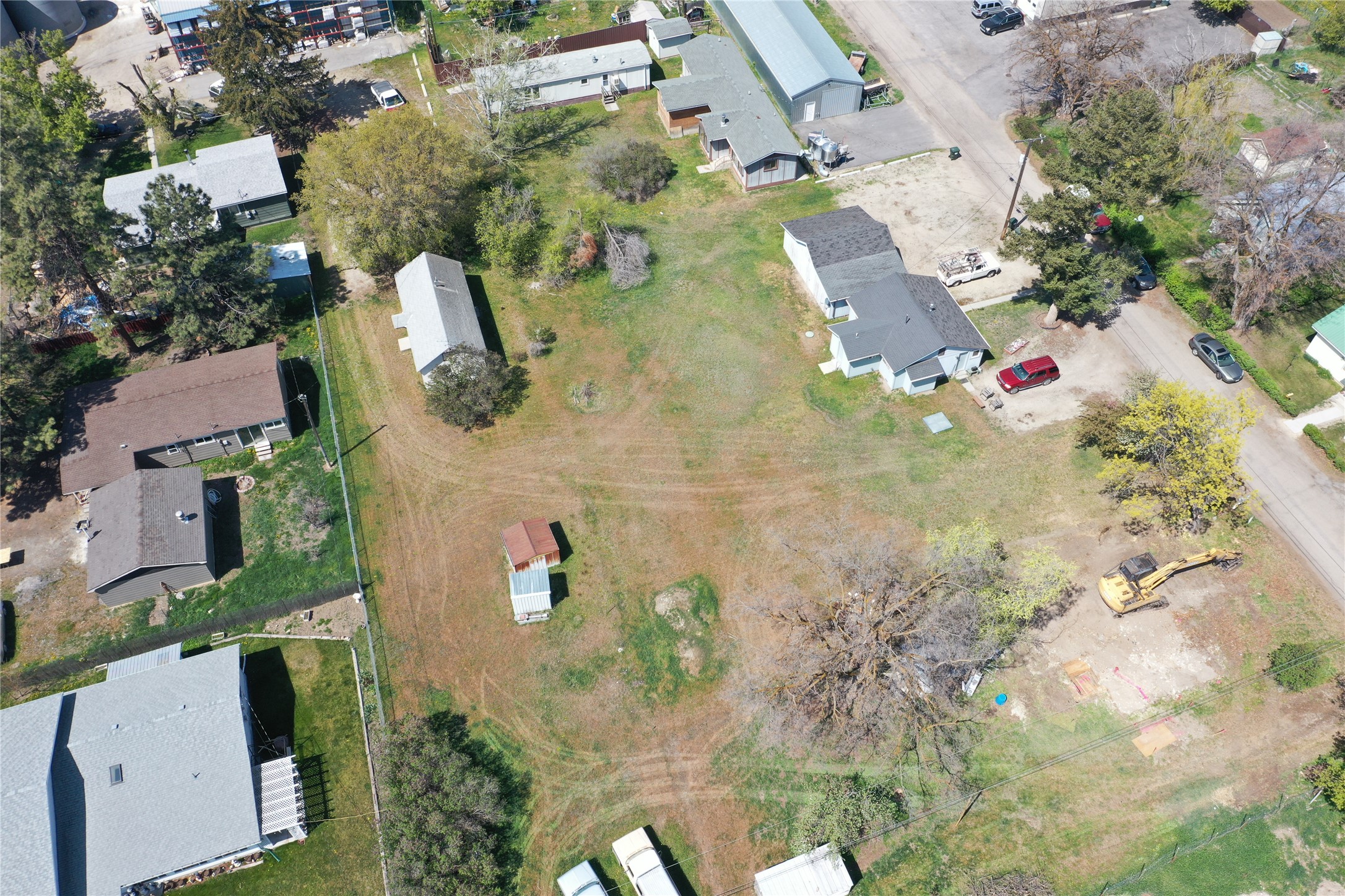 211, 122, 124, 126 Flower Street Property Photo 9