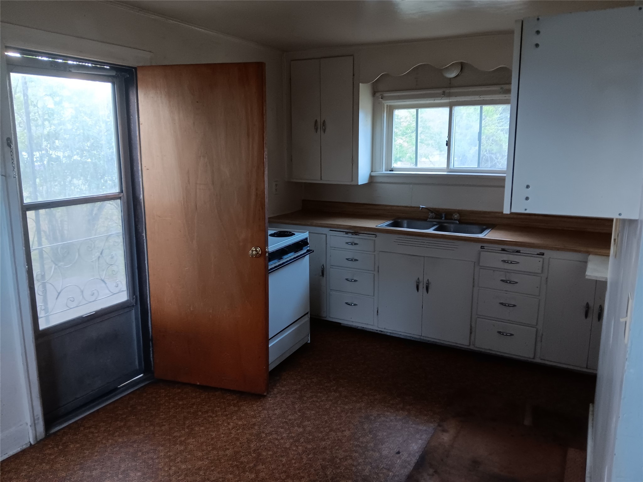 211, 122, 124, 126 Flower Street Property Photo 33