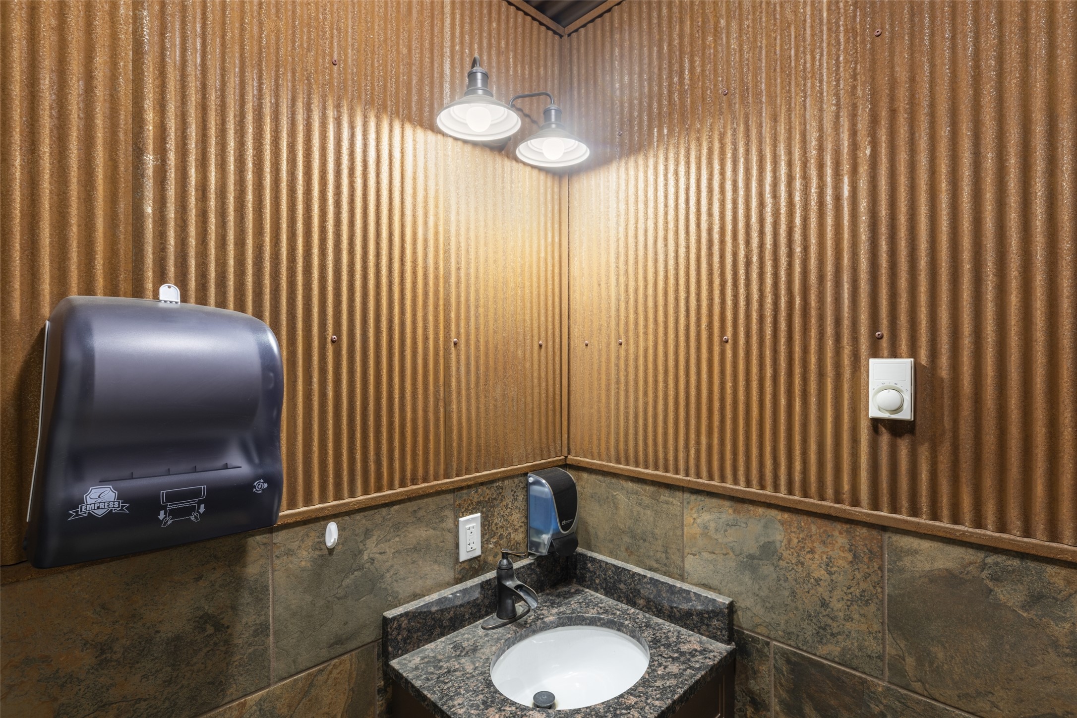 1101 N Anderson Avenue Property Photo 24