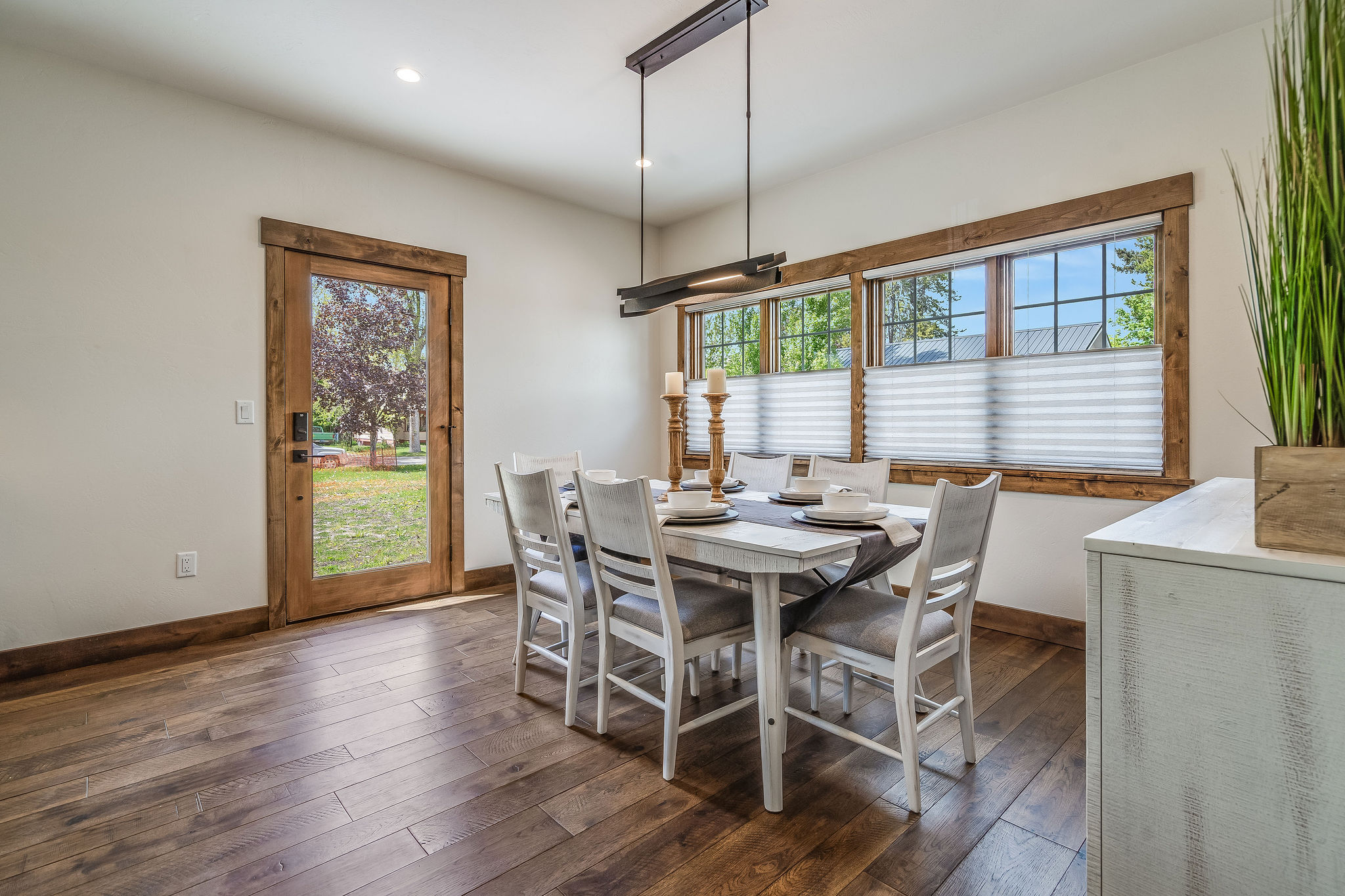 914 2nd Street E Property Photo 8
