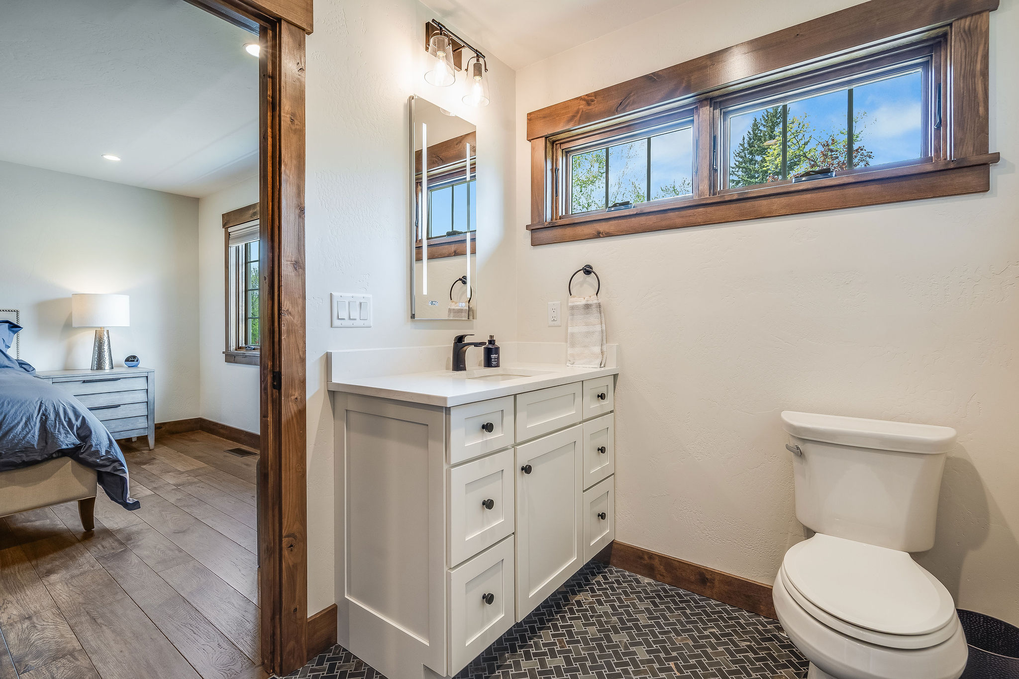 914 2nd Street E Property Photo 38