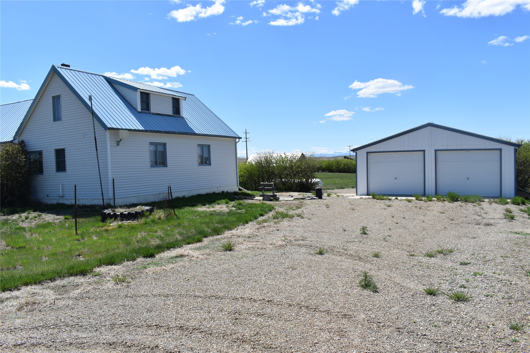946 Lederer Road Property Photo 1