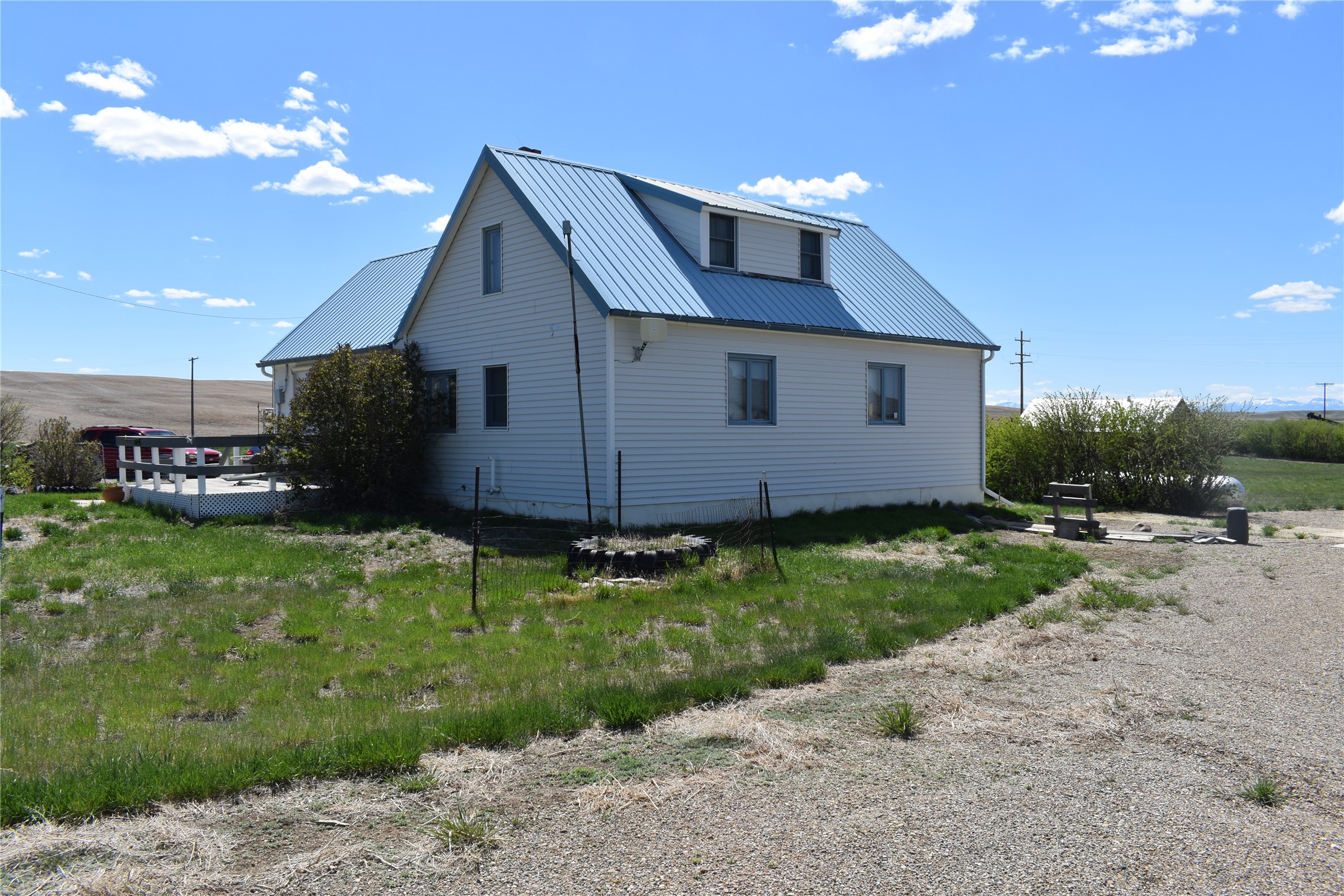 946 Lederer Road Property Photo 2