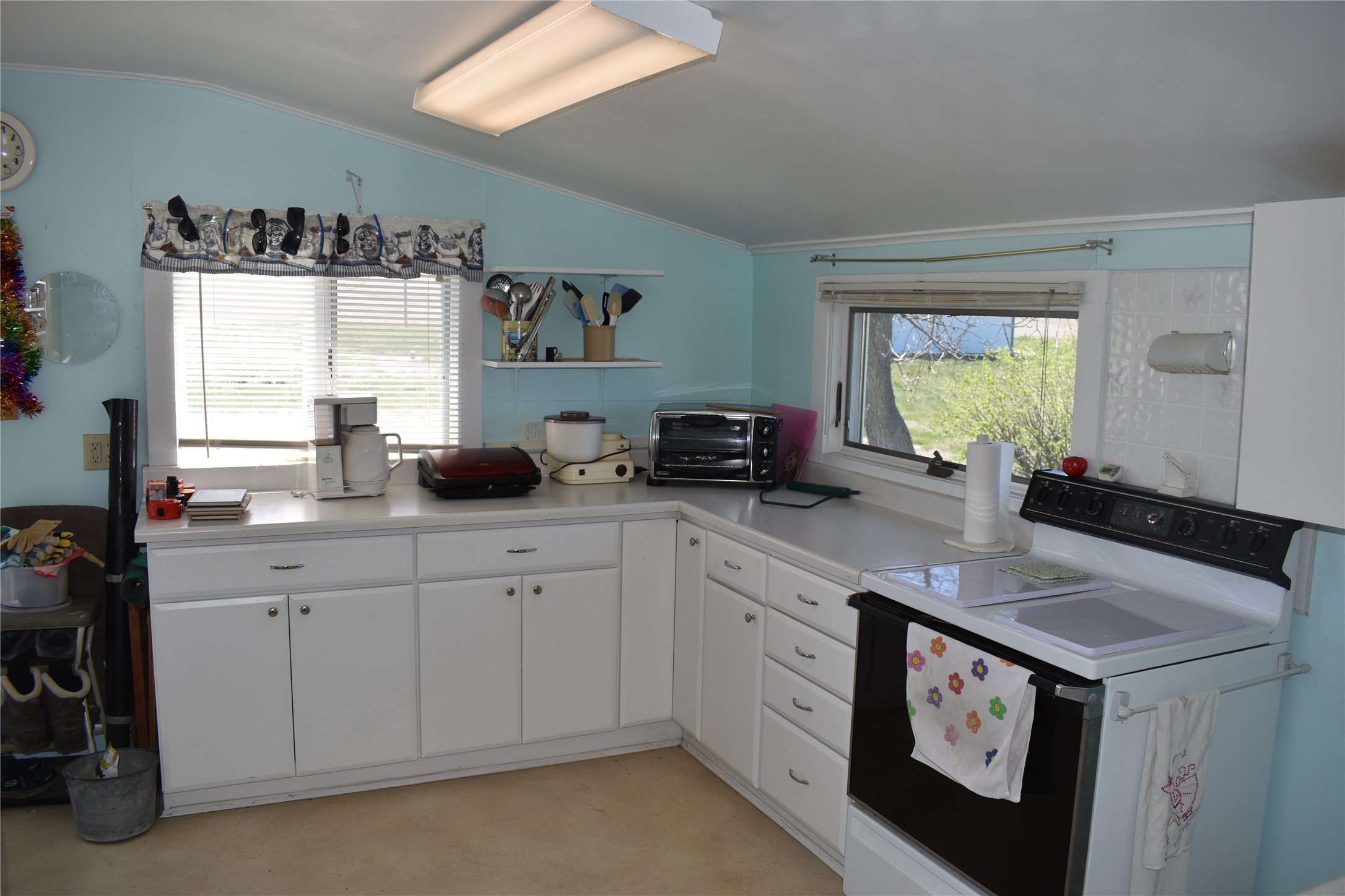 946 Lederer Road Property Photo 8