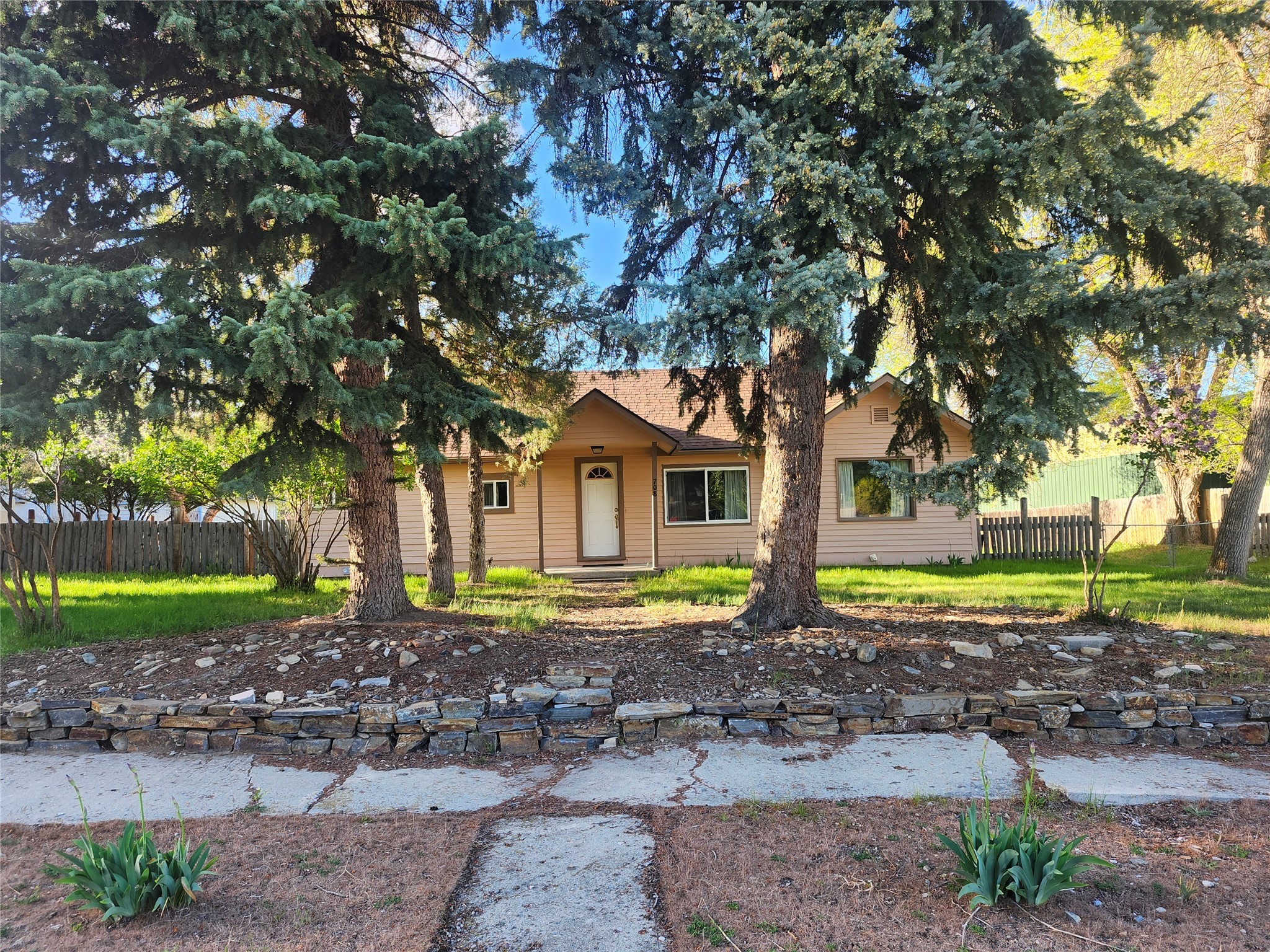 708 1st Avenue S Property Photo