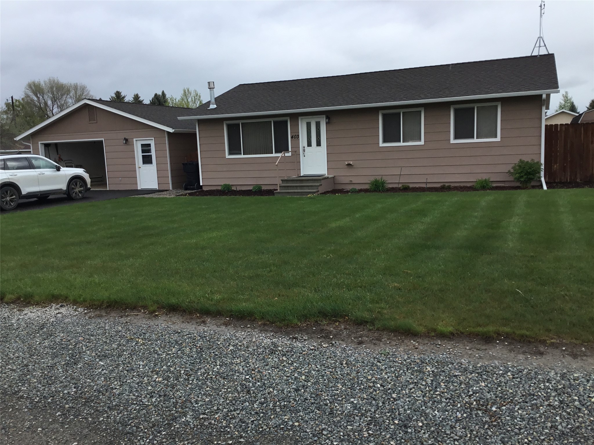 403 S Cherry Street Property Photo