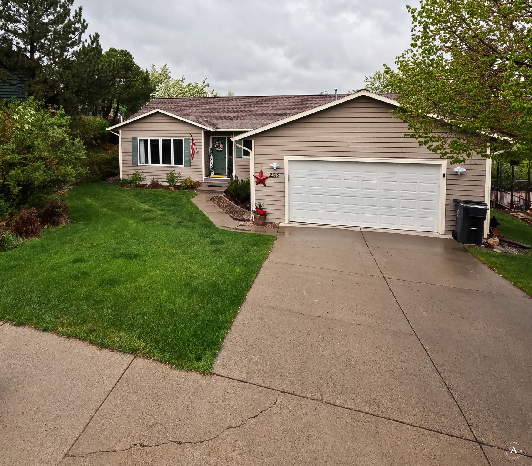 2512 South Ridge Drive Property Photo 1