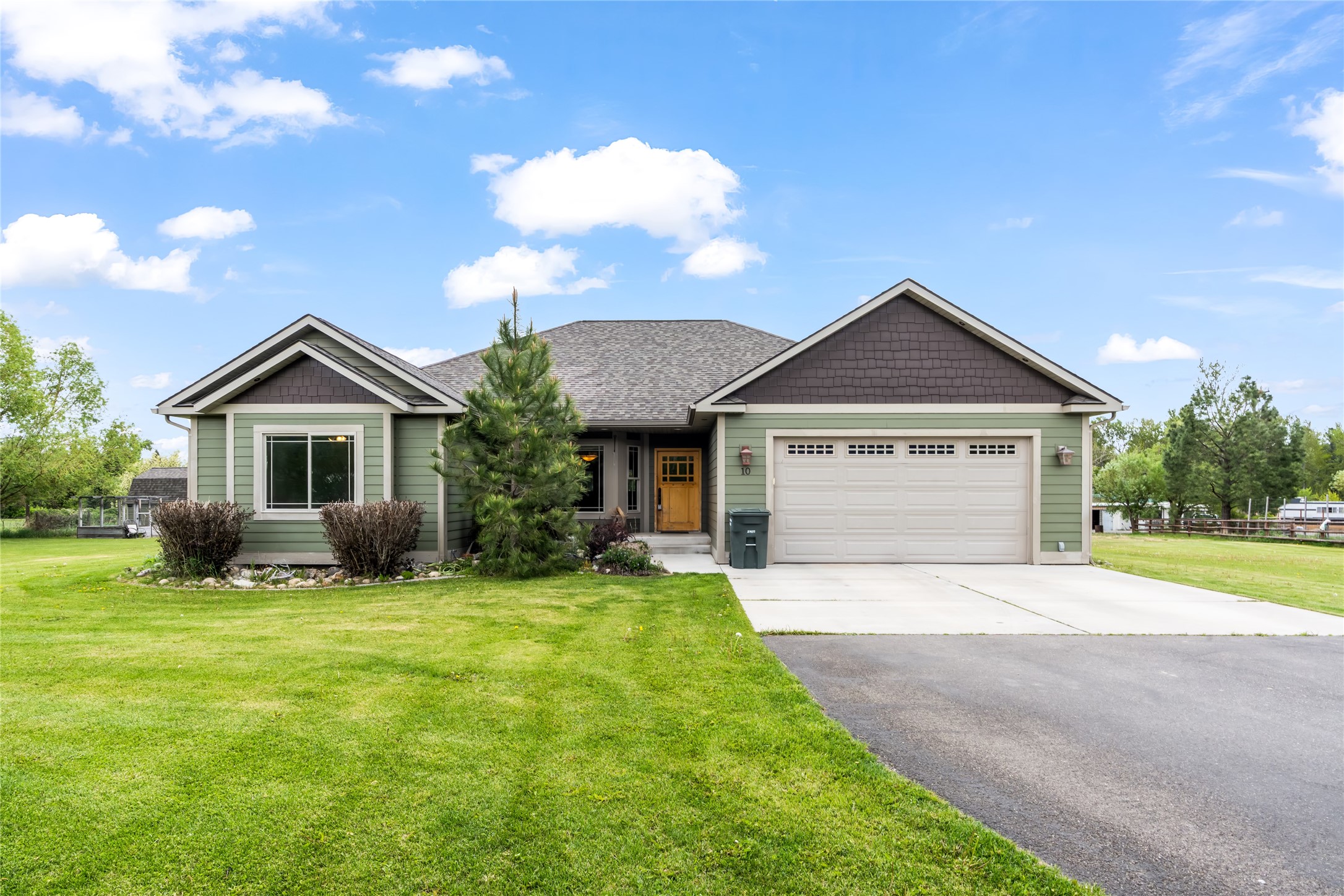 10 Canyon Breeze Court