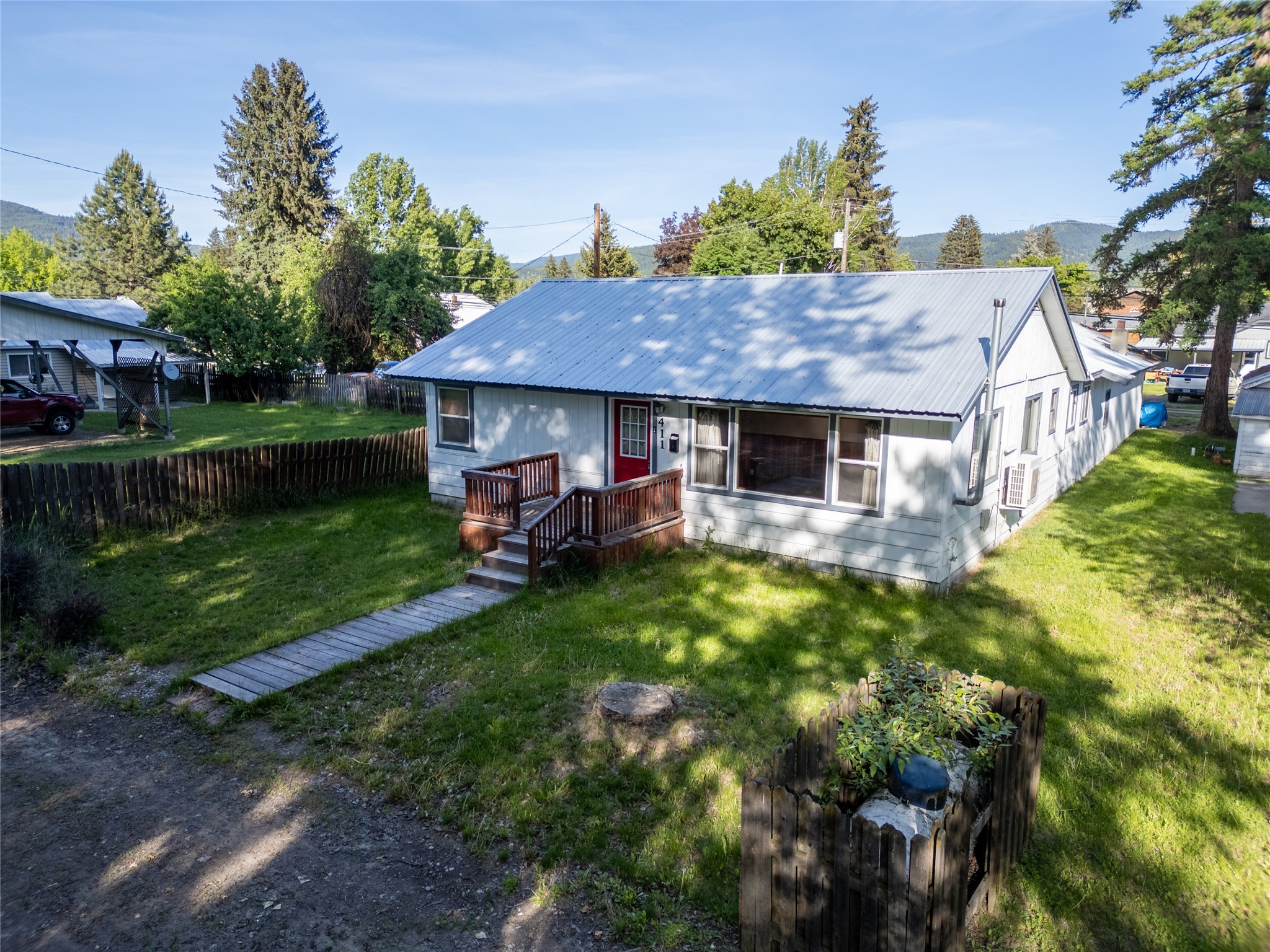 411 Colorado Avenue Property Photo 1