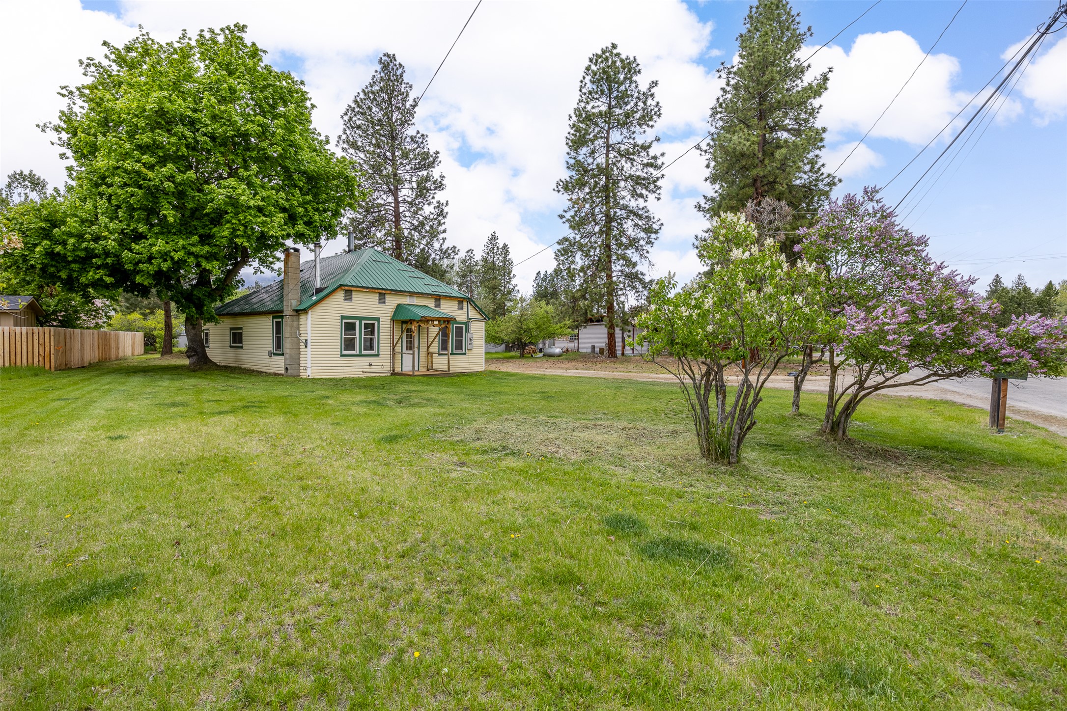 411 Water Street Property Photo 1