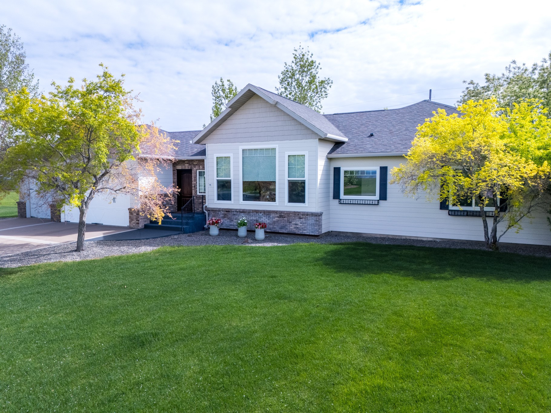 4340 Fox View Loop Property Photo 1