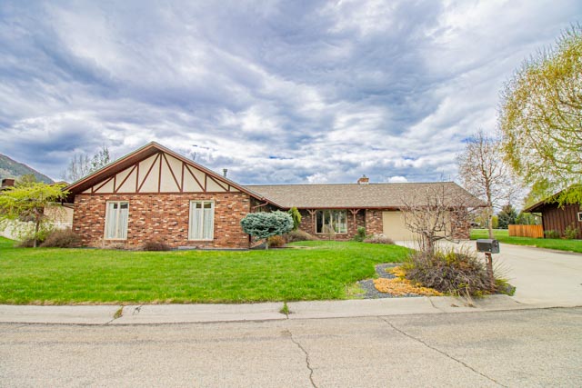 6 Cedar Lake Drive Property Photo 1