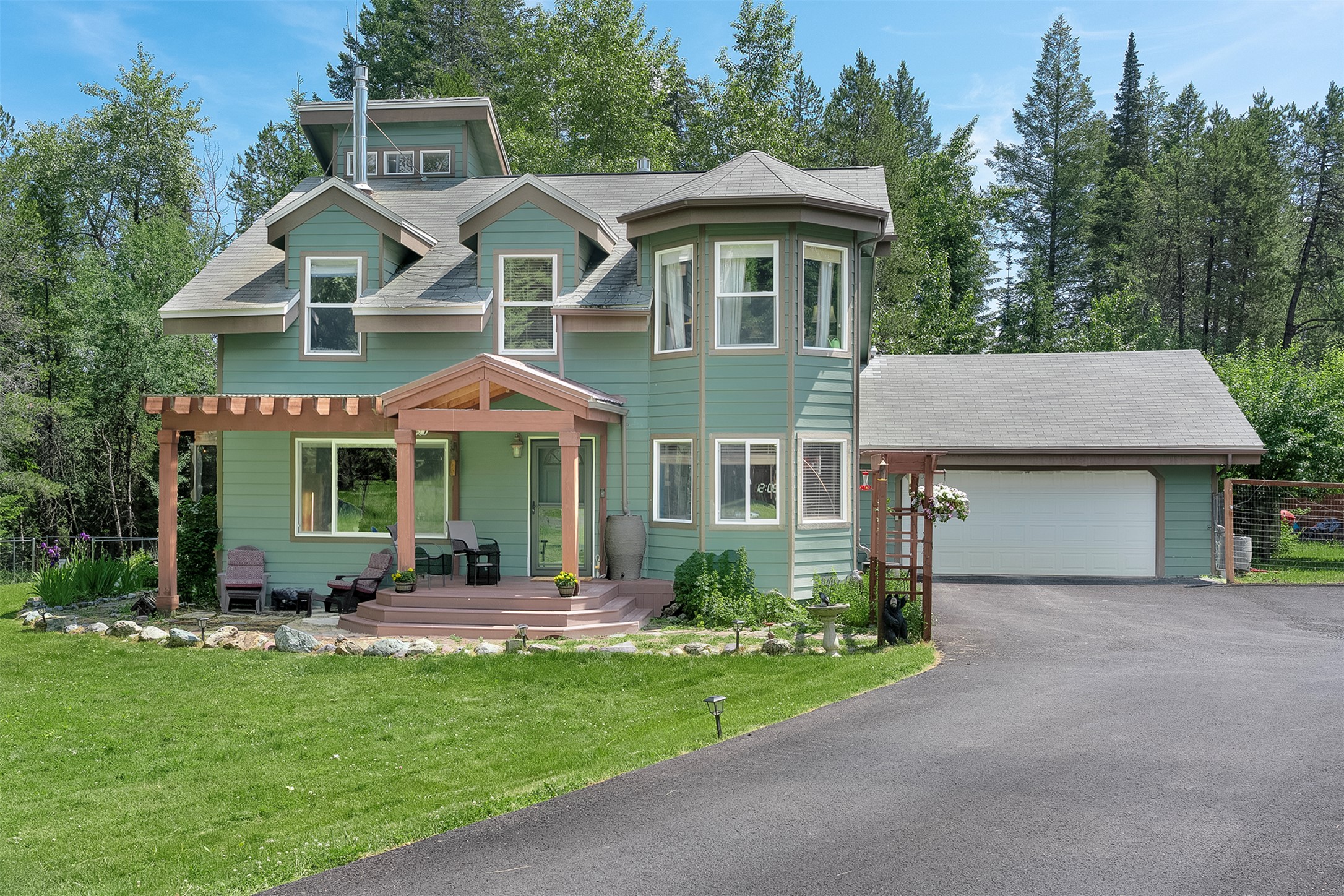 2075 Lion Mountain Loop Road Property Photo 4