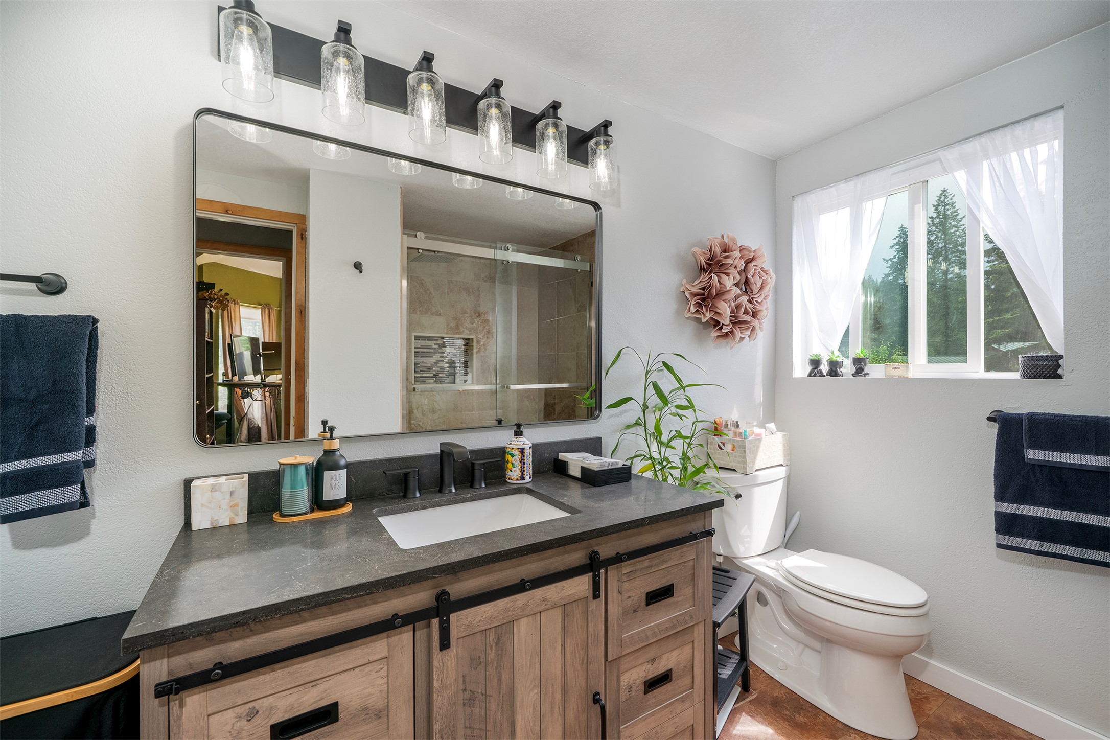 2075 Lion Mountain Loop Road Property Photo 36