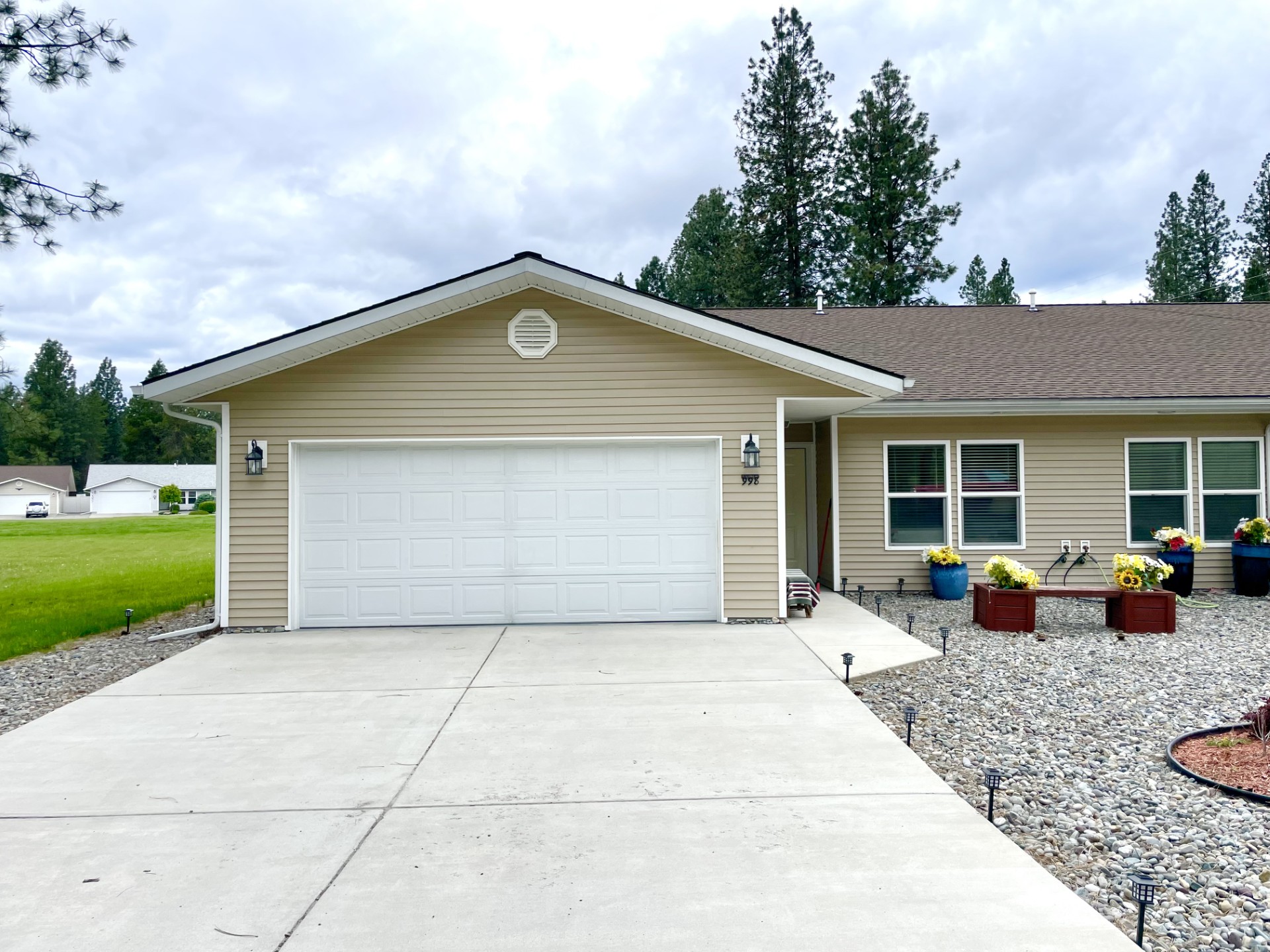 998 Mount Silcox Drive Property Photo 1