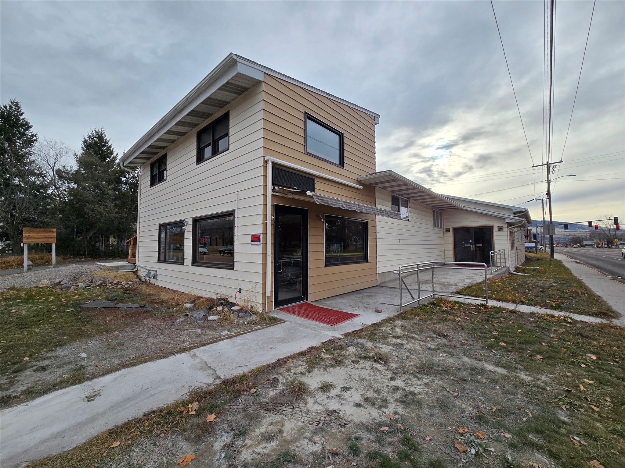 1900 Russell Street C Property Photo 2
