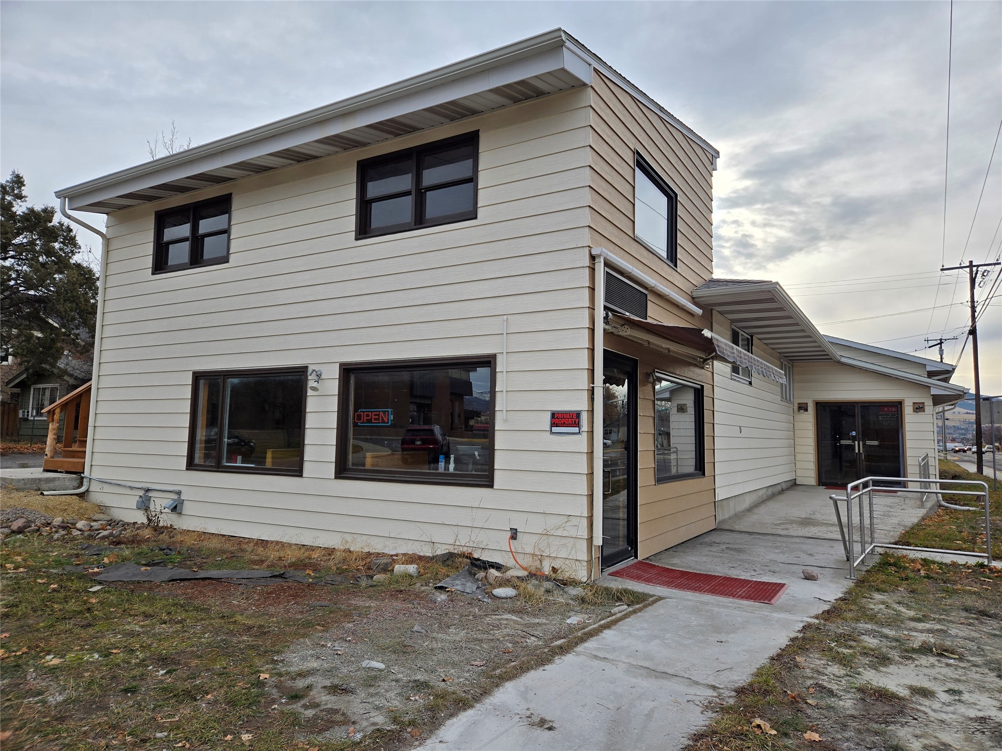 1900 Russell Street C Property Photo 4