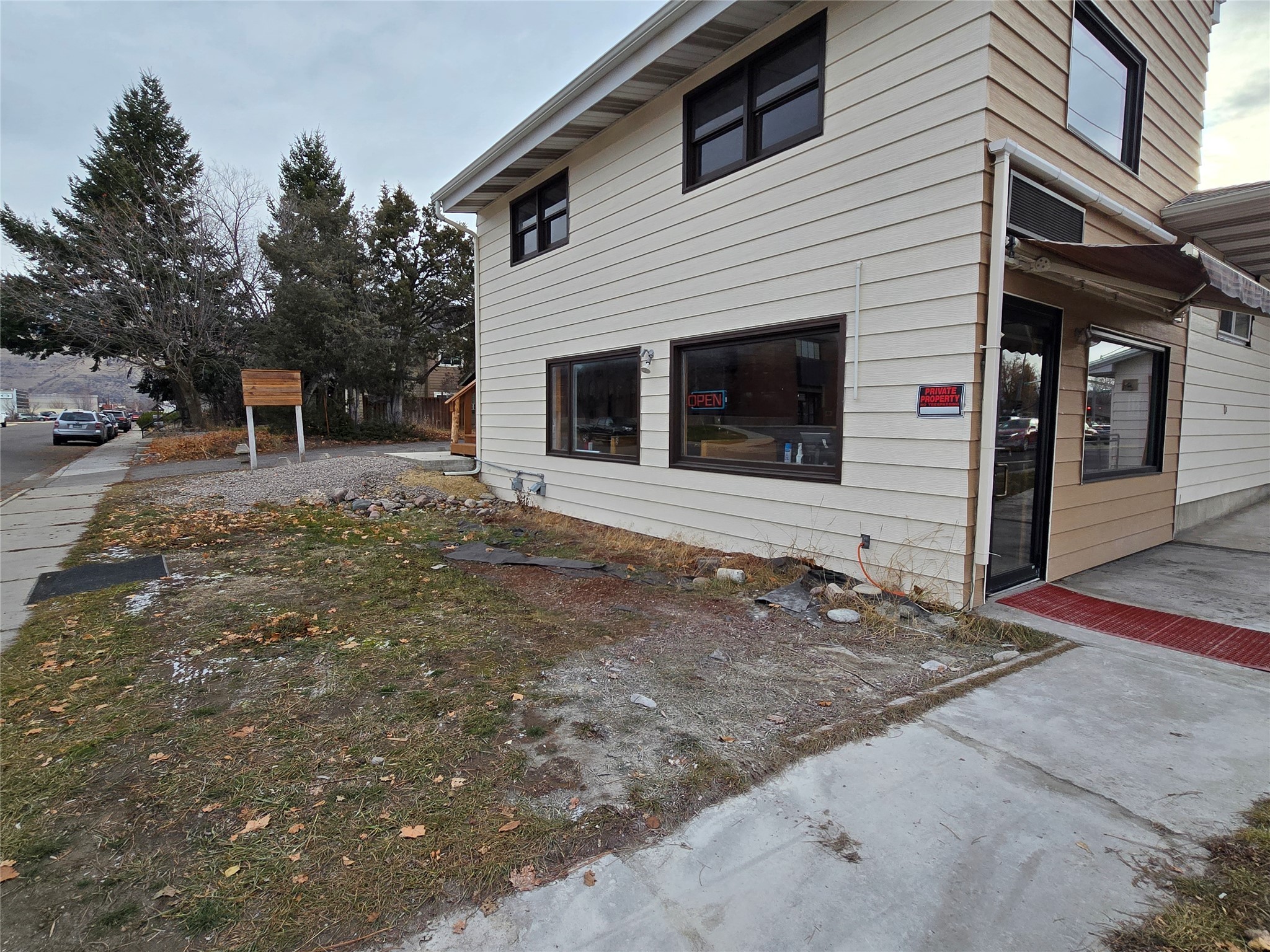 1900 Russell Street C Property Photo 6