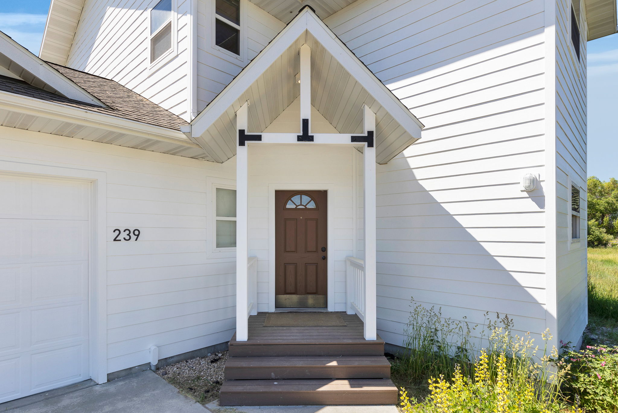 239 Lincoln Lane Property Photo 1