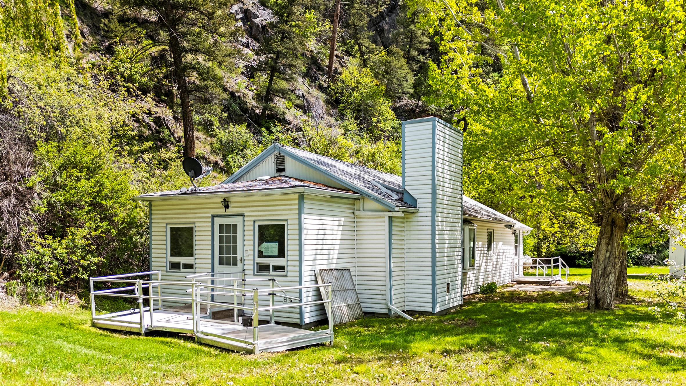 1160 Us Highway 12 E Property Photo 2