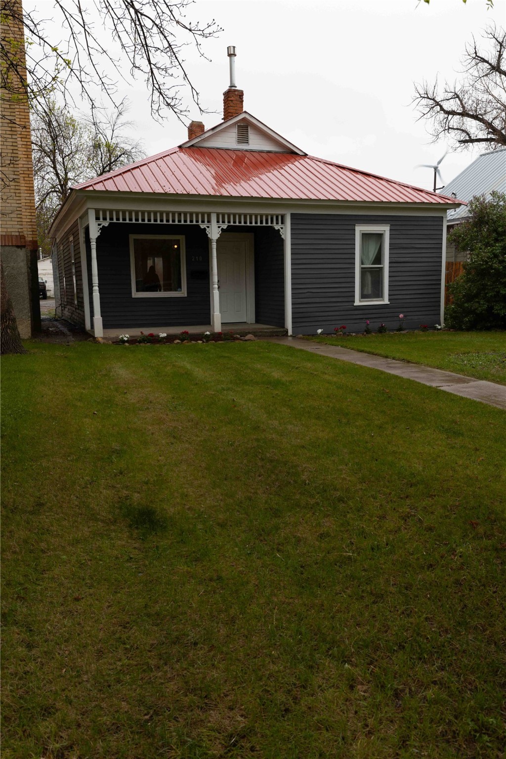 210 S Maryland Street Property Photo 3