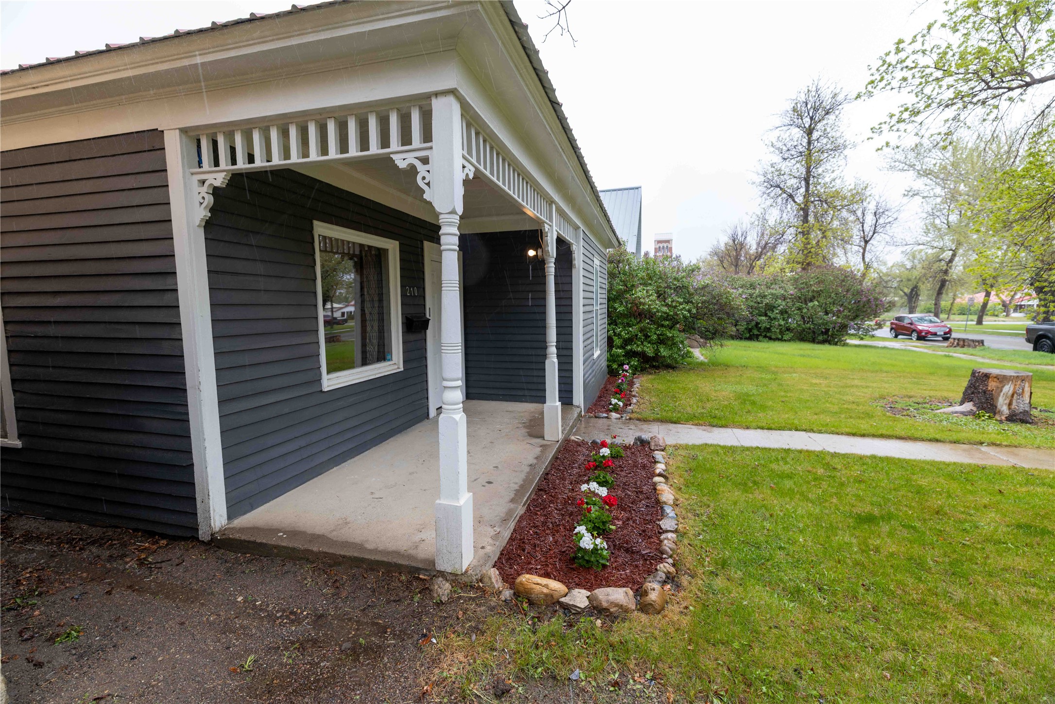 210 S Maryland Street Property Photo 4