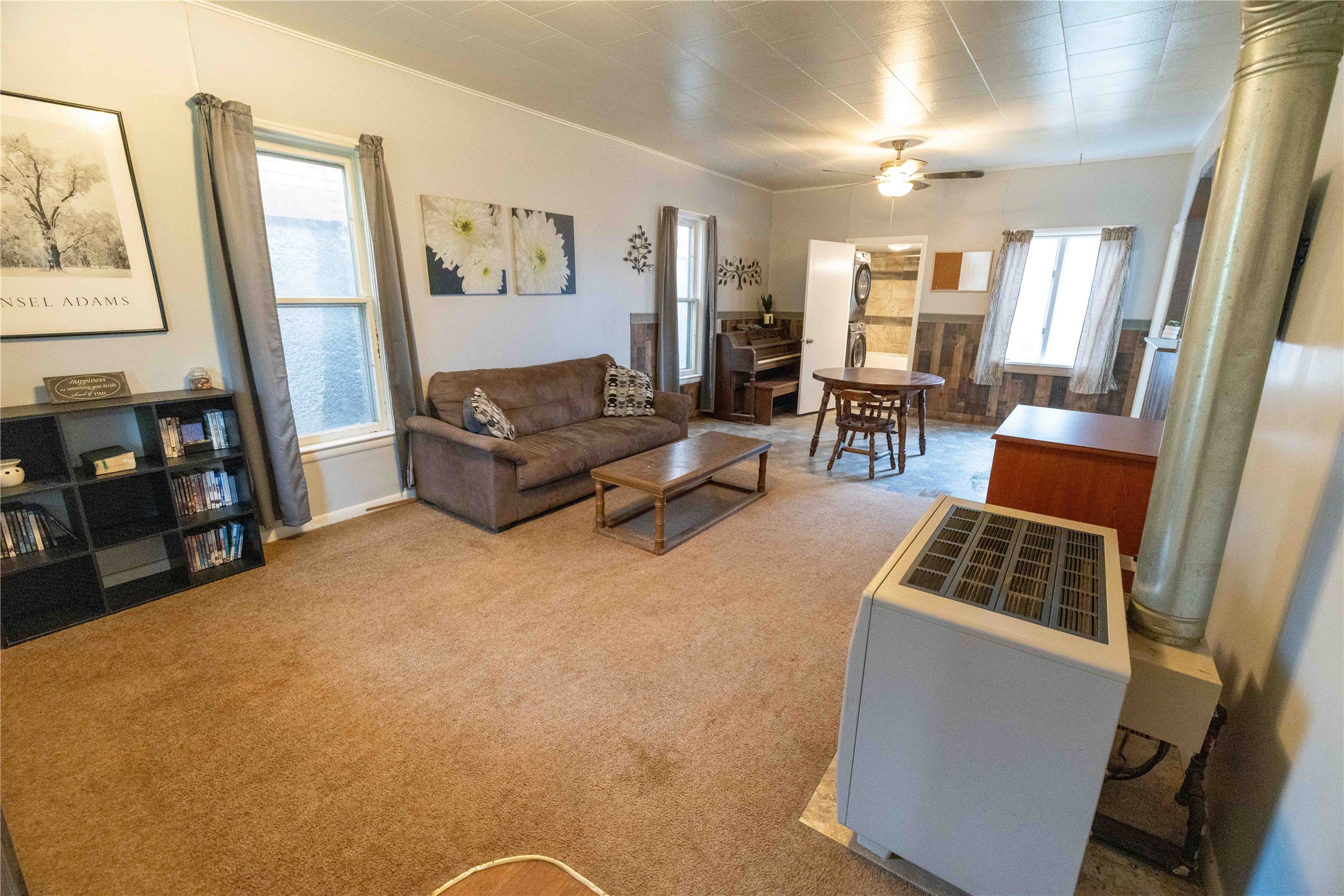210 S Maryland Street Property Photo 5
