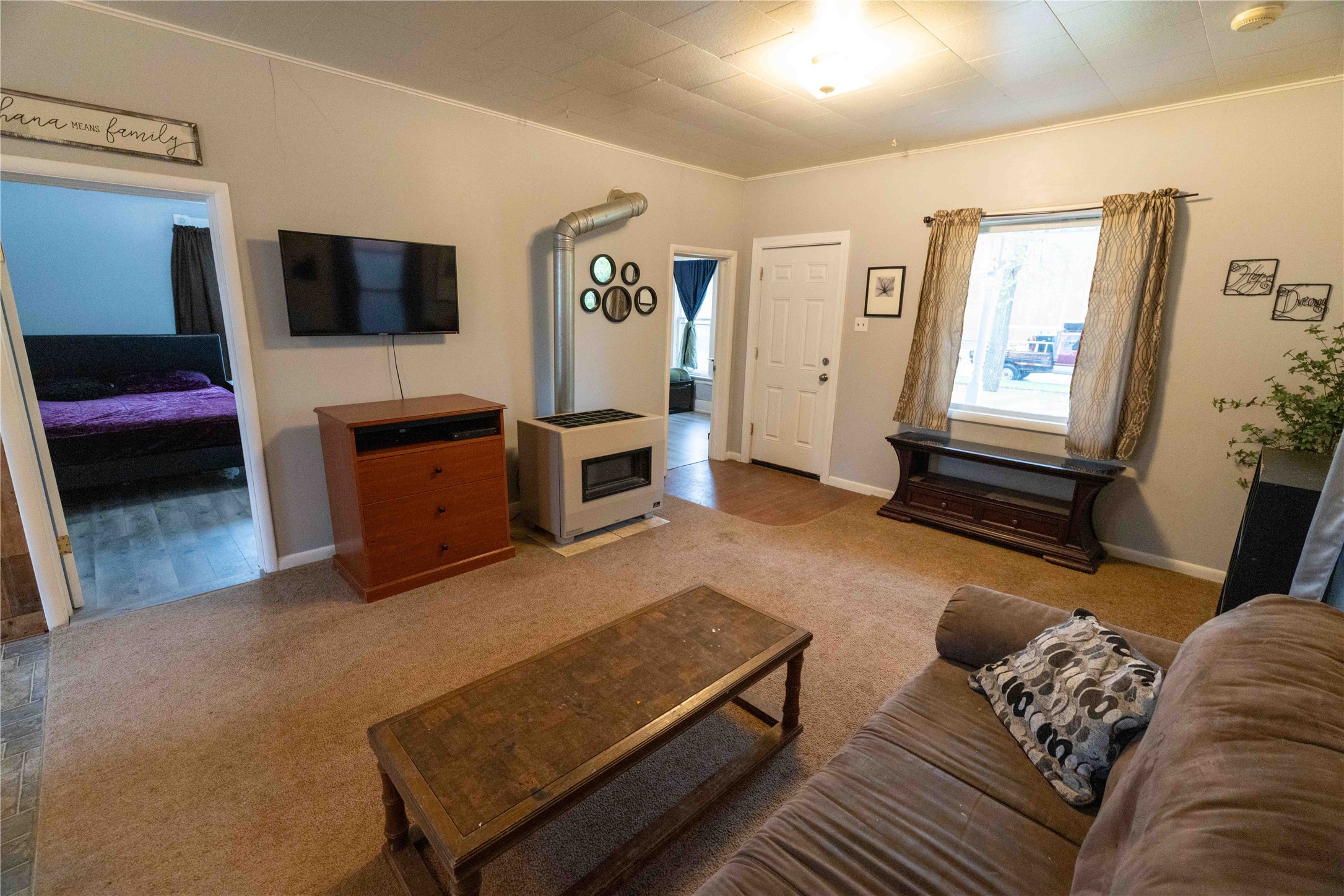 210 S Maryland Street Property Photo 7