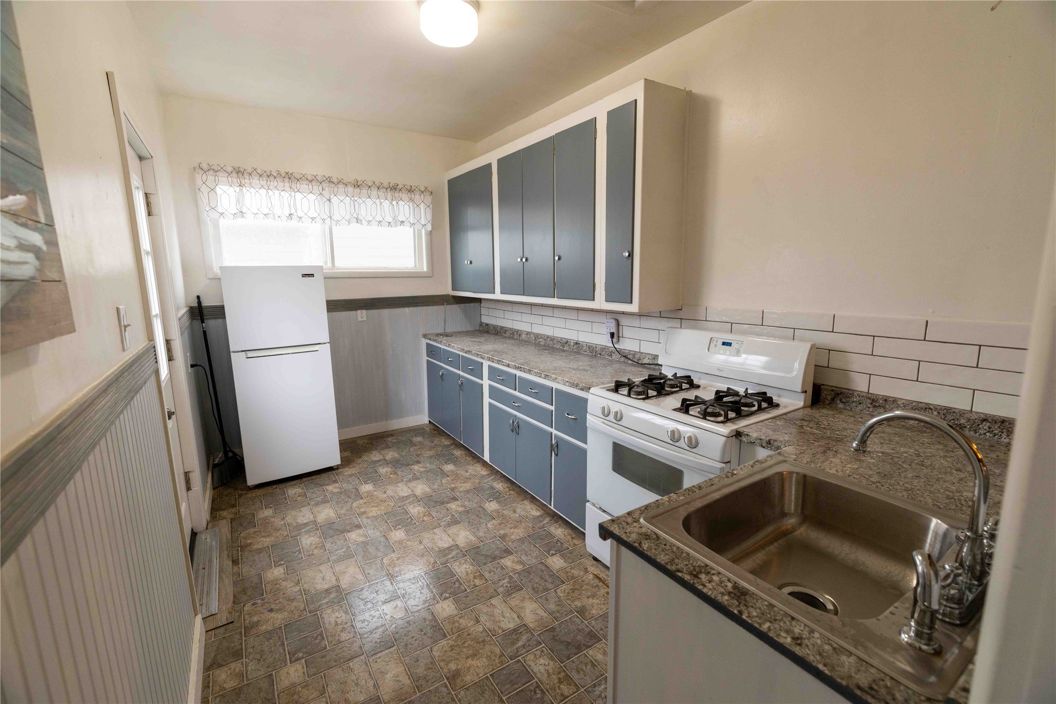 210 S Maryland Street Property Photo 10