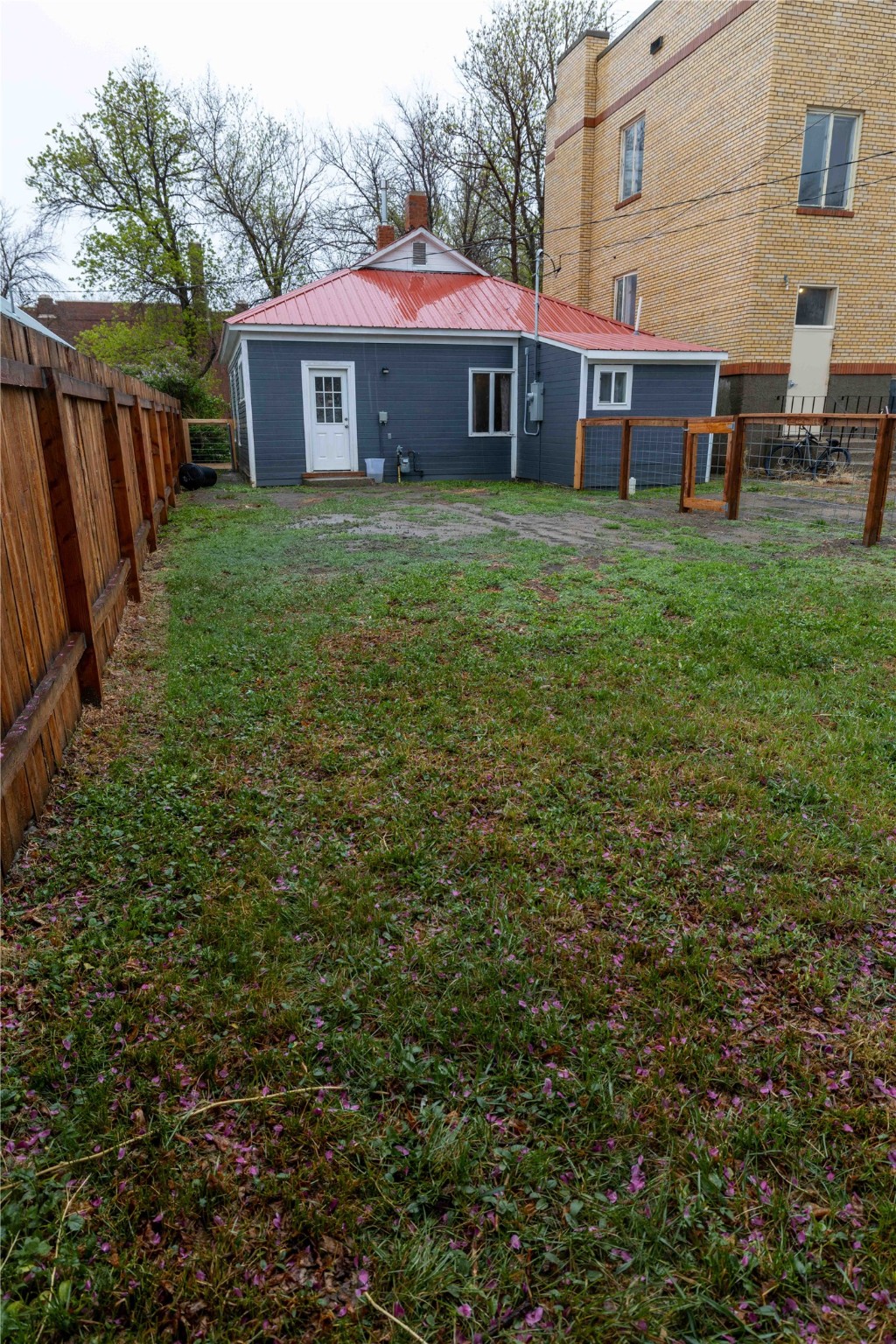 210 S Maryland Street Property Photo 16