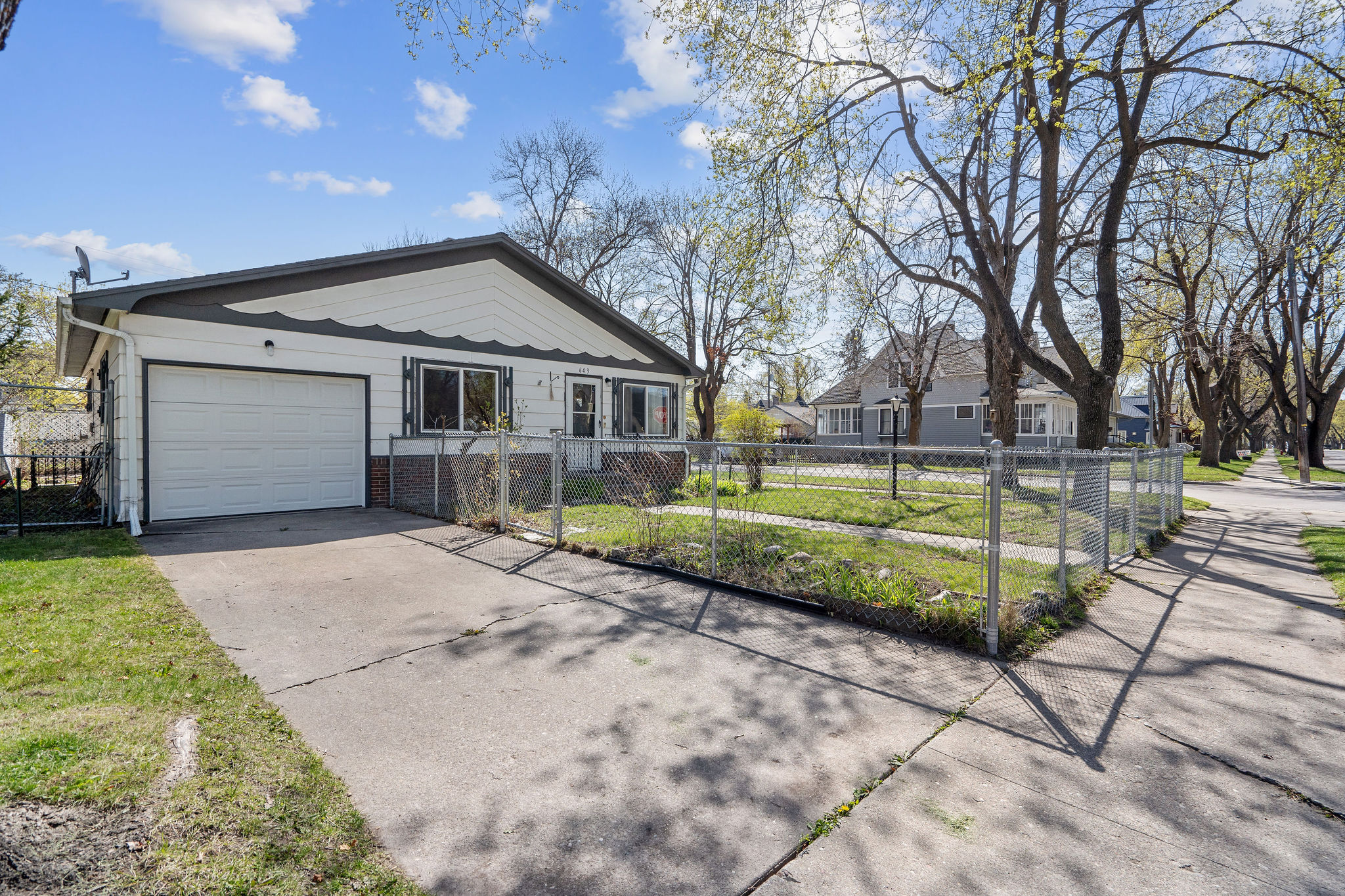643 1st Avenue E Property Photo 1
