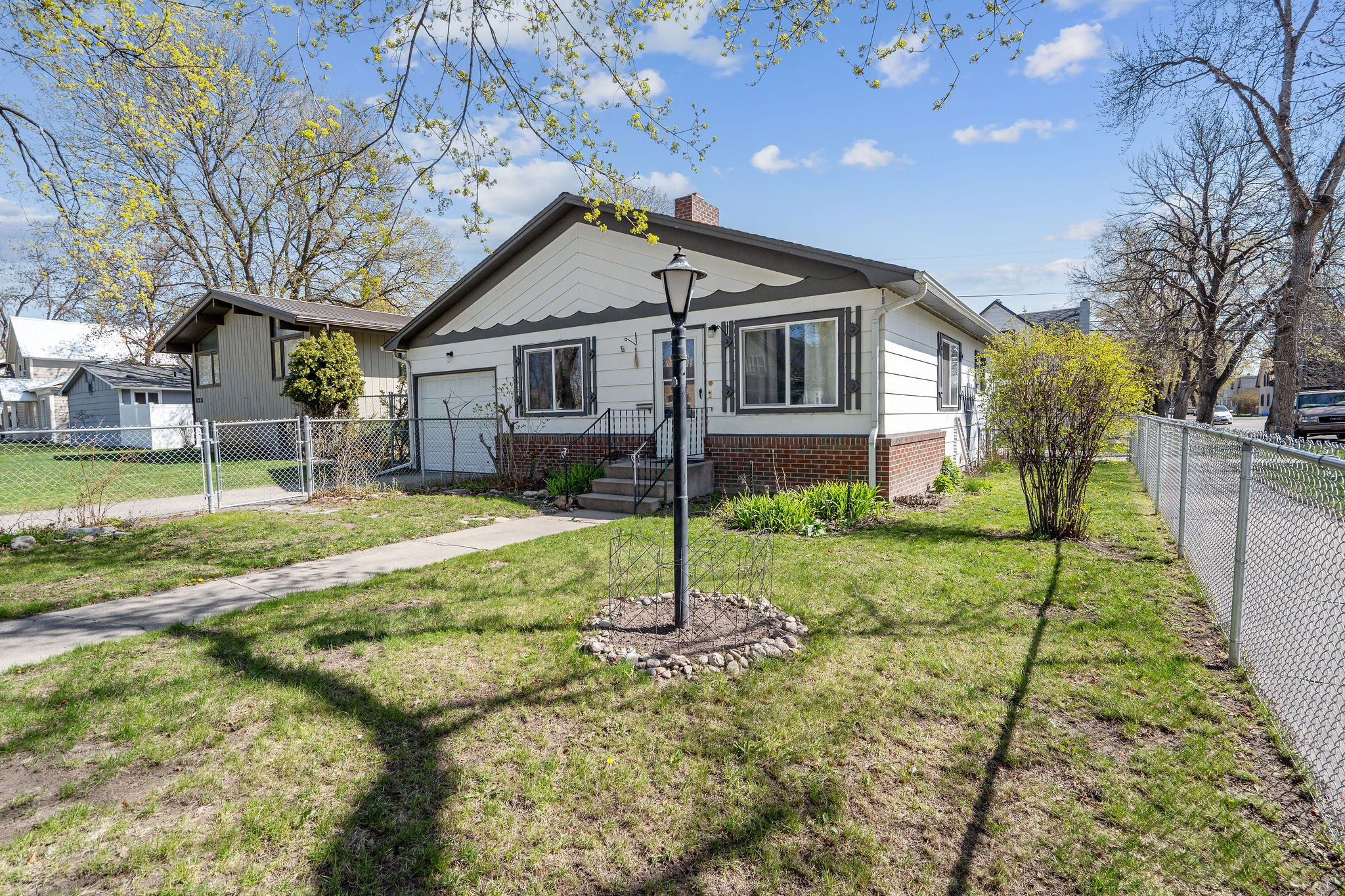 643 1st Avenue E Property Photo 2