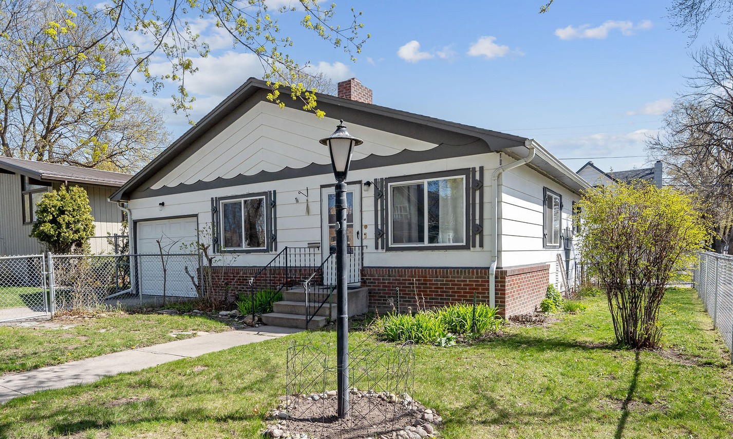 643 1st Avenue E Property Photo 4