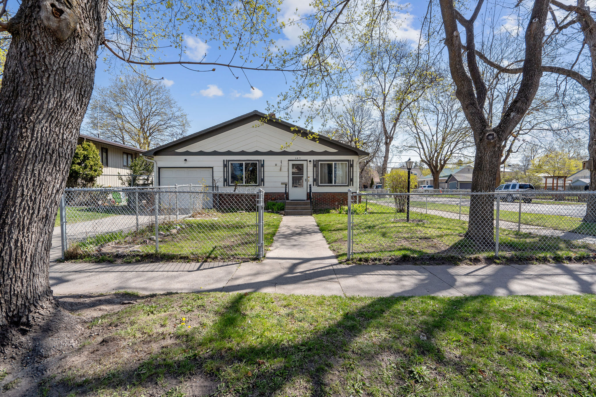 643 1st Avenue E Property Photo 5