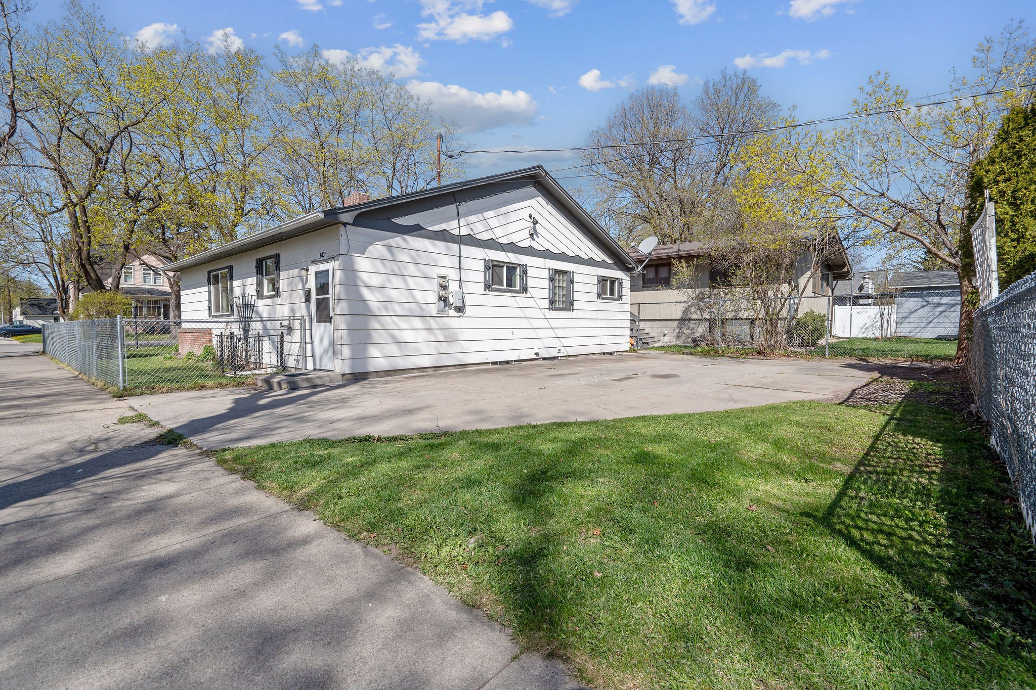 643 1st Avenue E Property Photo 6