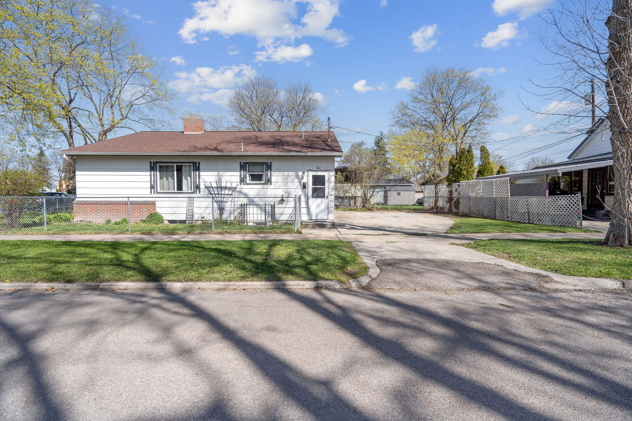 643 1st Avenue E Property Photo 7