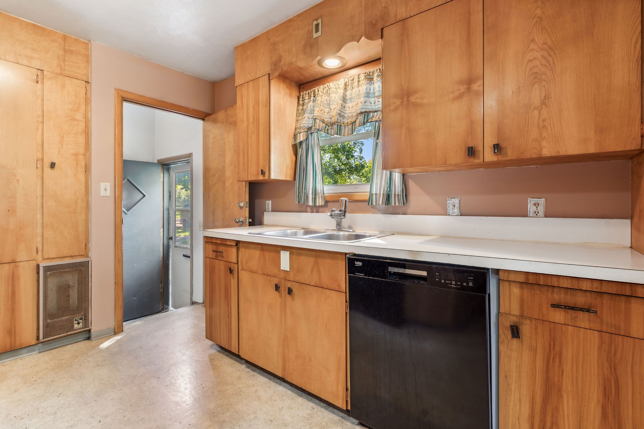 643 1st Avenue E Property Photo 15