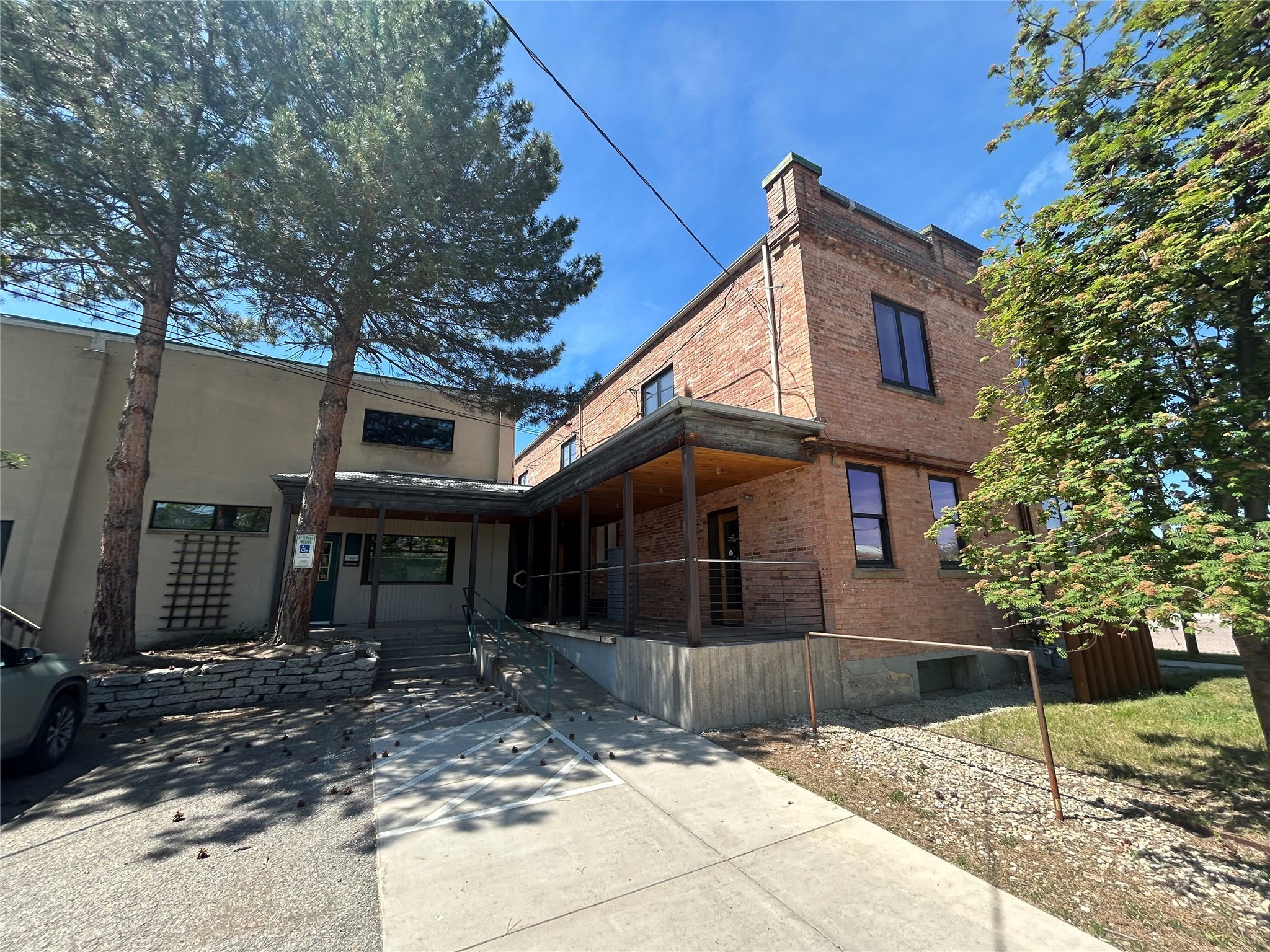 615 Oak Street Suite 201 Property Photo 1