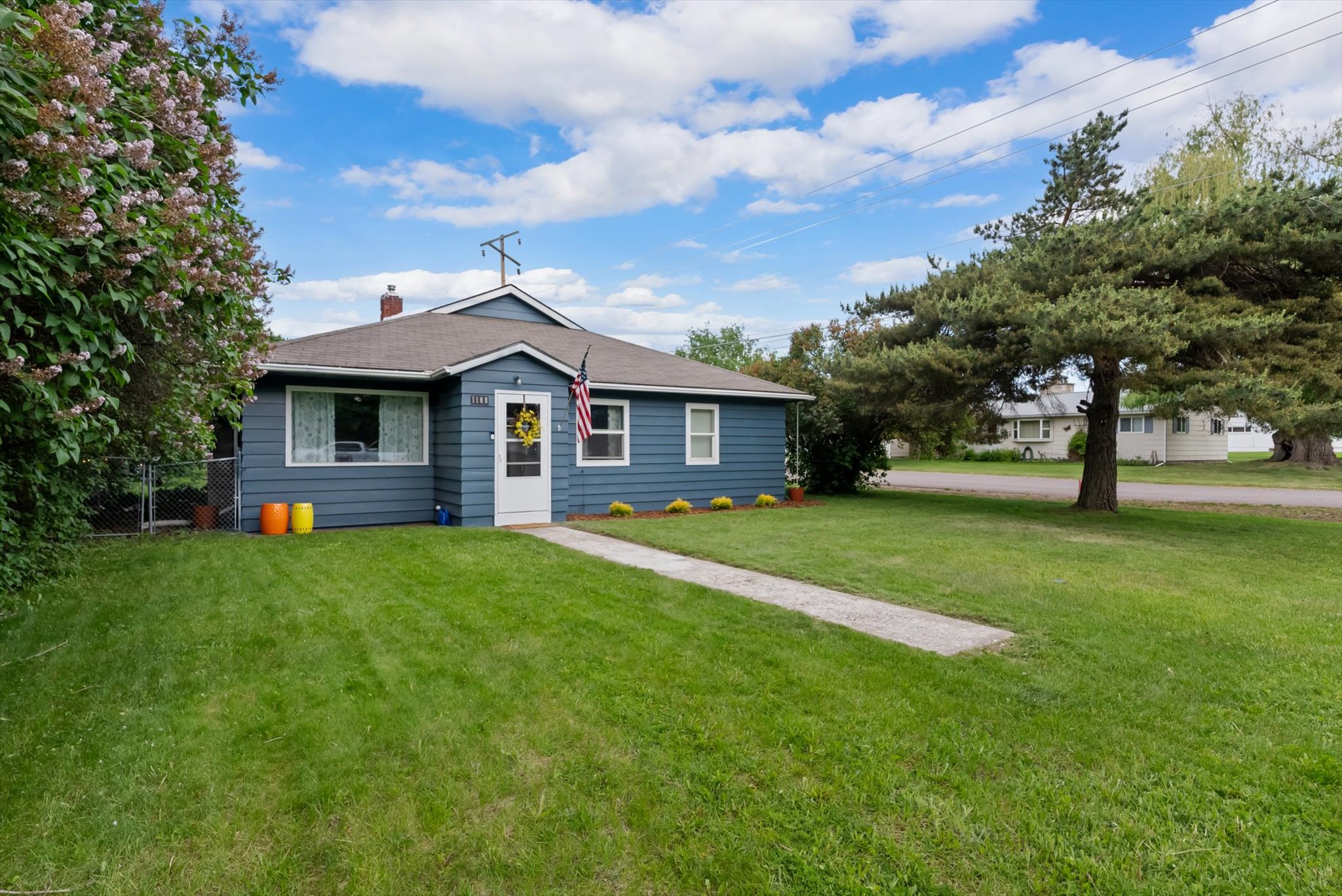 1108 4th Avenue W Property Photo 1