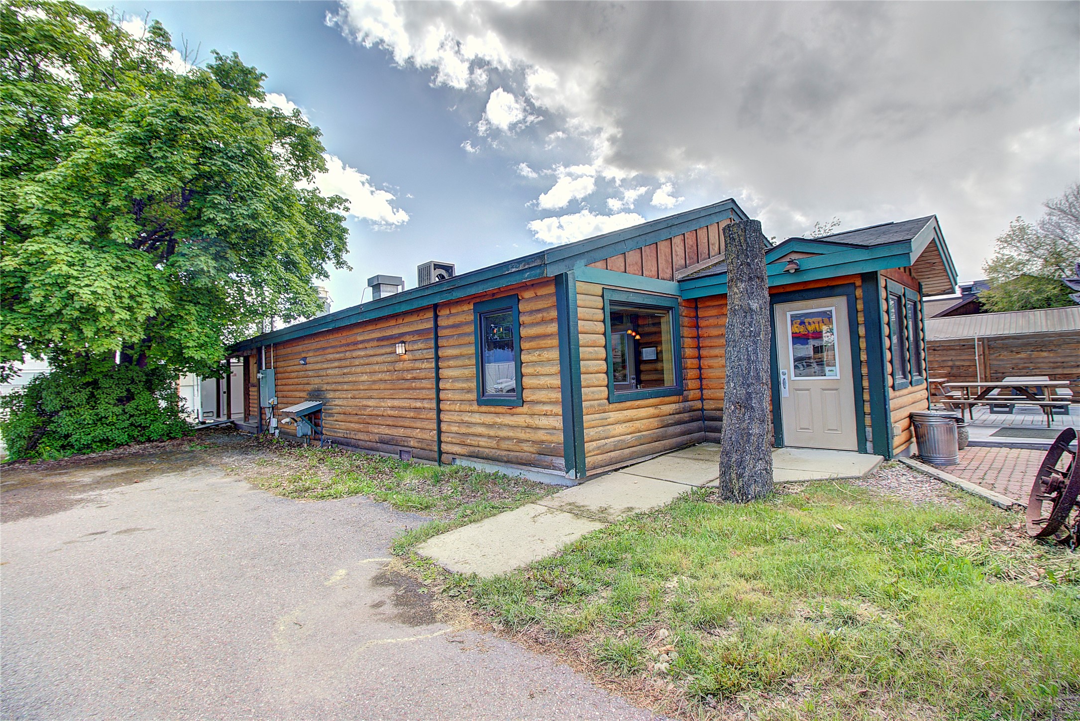 700/624 9th Street W Property Photo 8