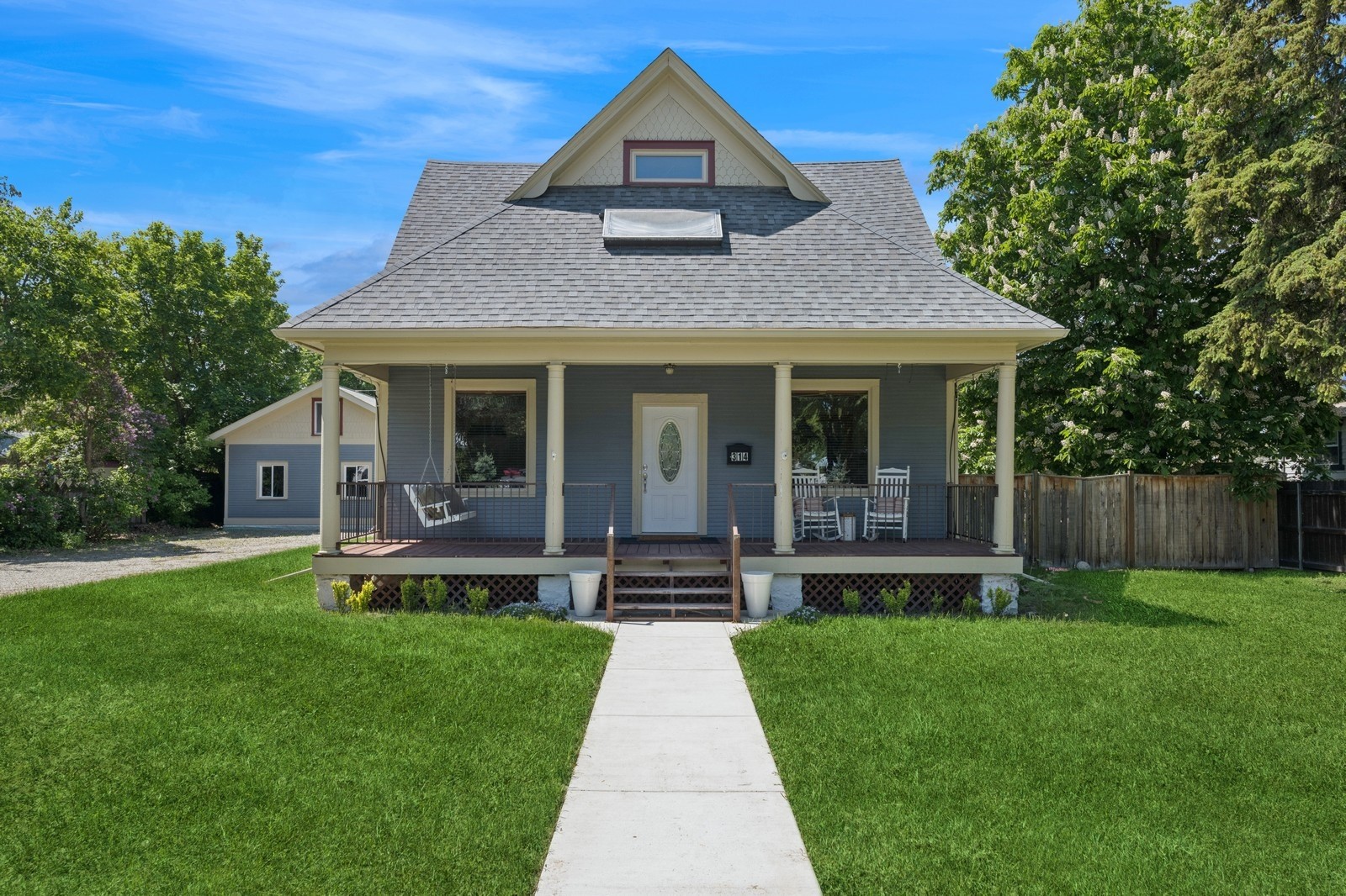 314 9th Avenue W Property Photo