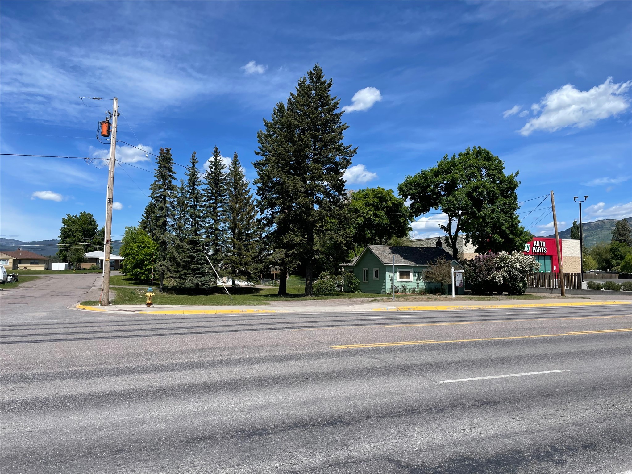 929 9th Street W Property Photo 1
