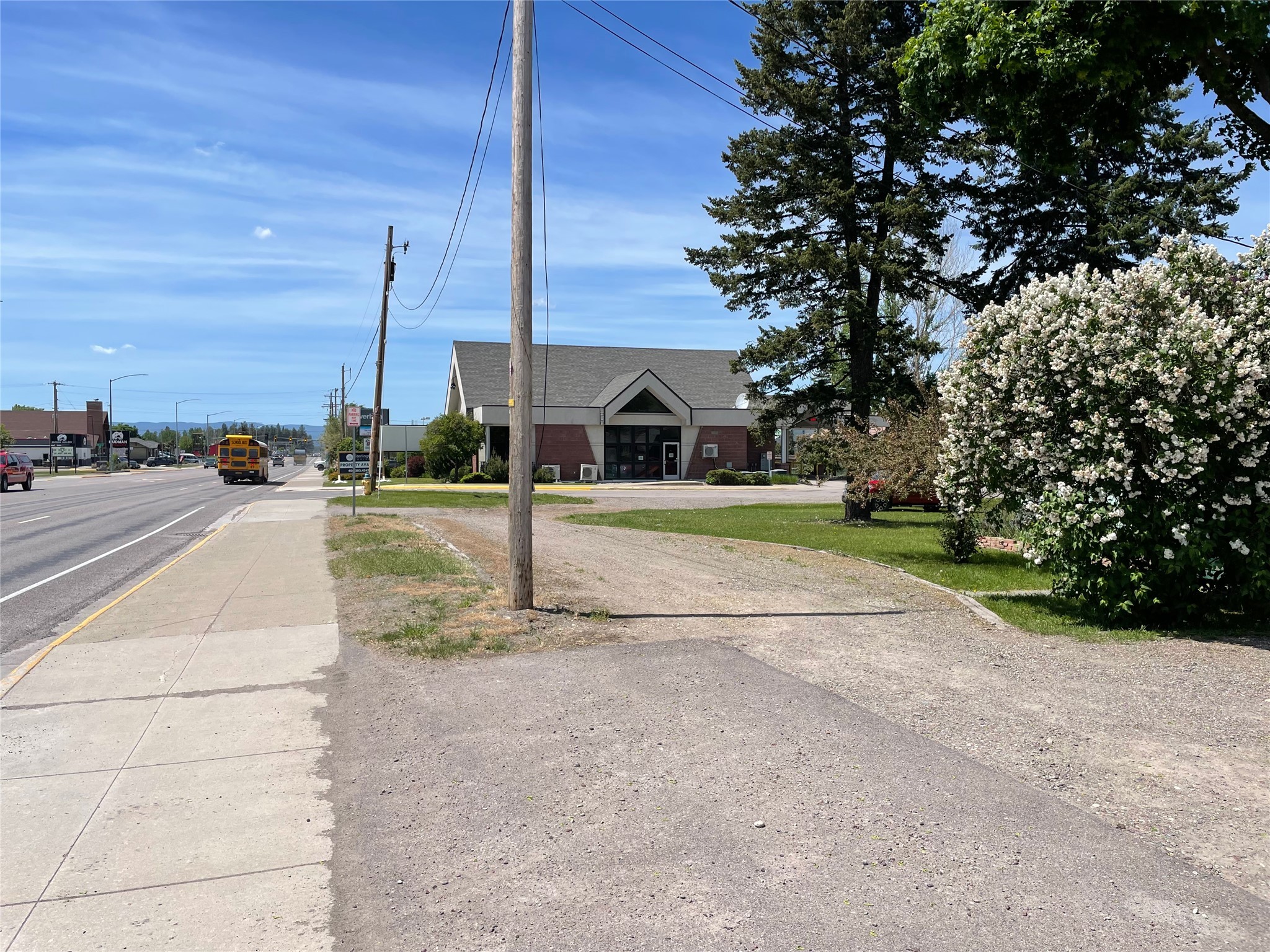 929 9th Street W Property Photo 3