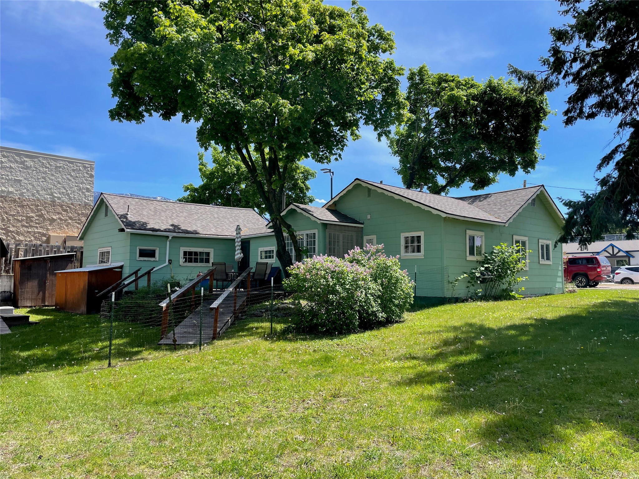 929 9th Street W Property Photo 8
